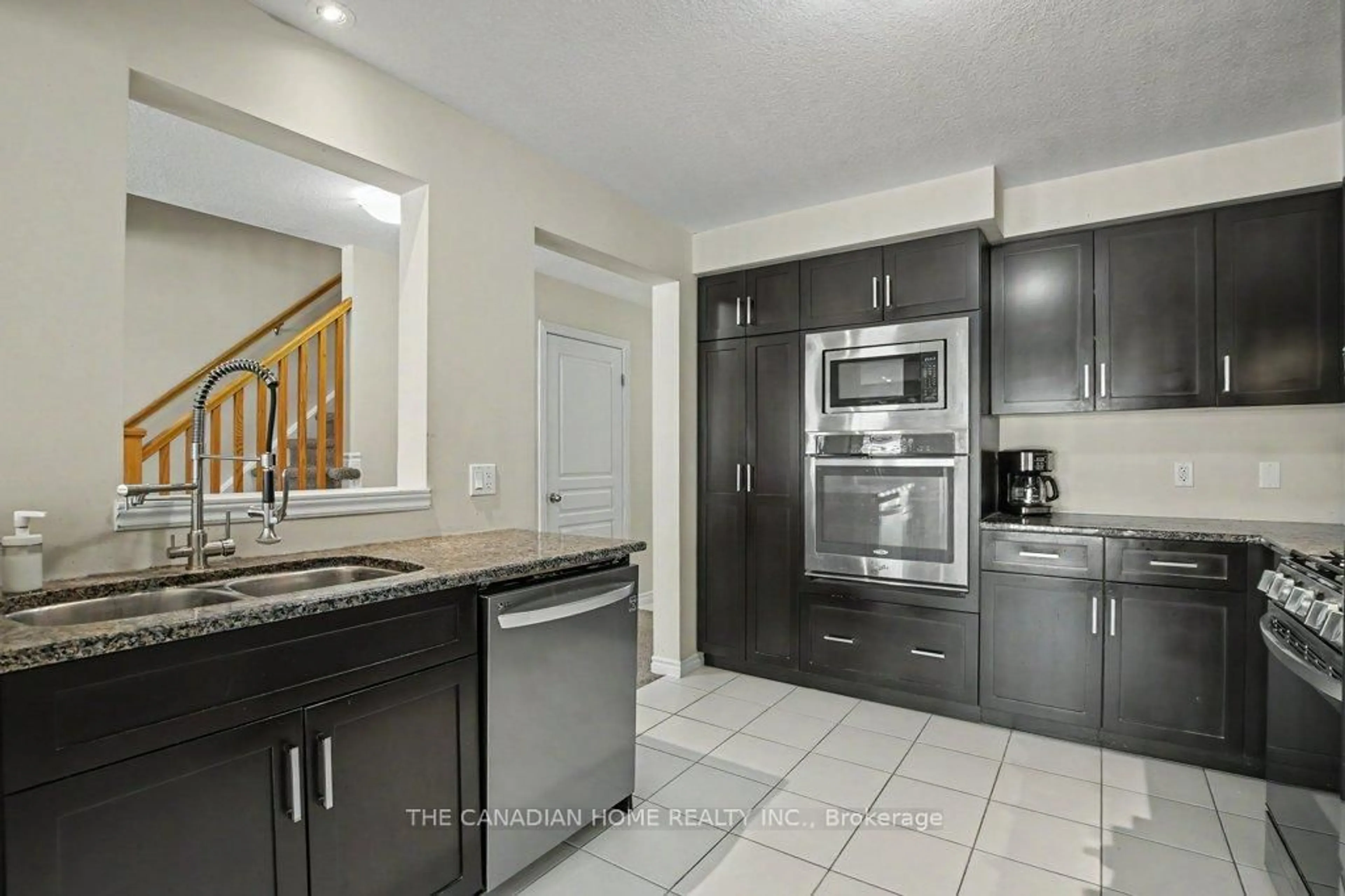 Open concept kitchen, ceramic/tile floor for 46 Jeffrey Dr, Guelph Ontario N1E 0M4