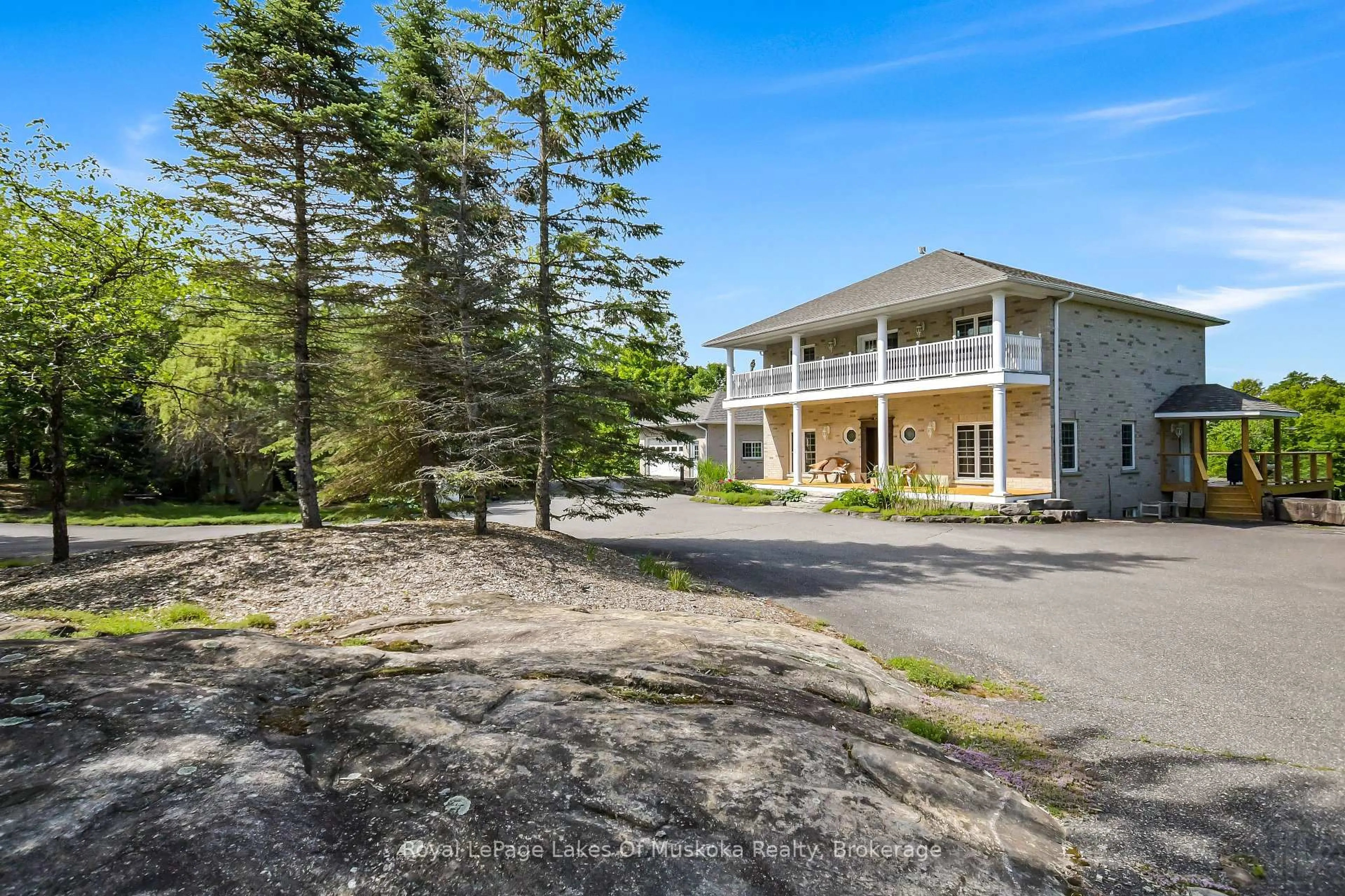 A pic from outside/outdoor area/front of a property/back of a property/a pic from drone, water/lake/river/ocean view for 1039 Ziska Rd, Bracebridge Ontario P1L 1W8