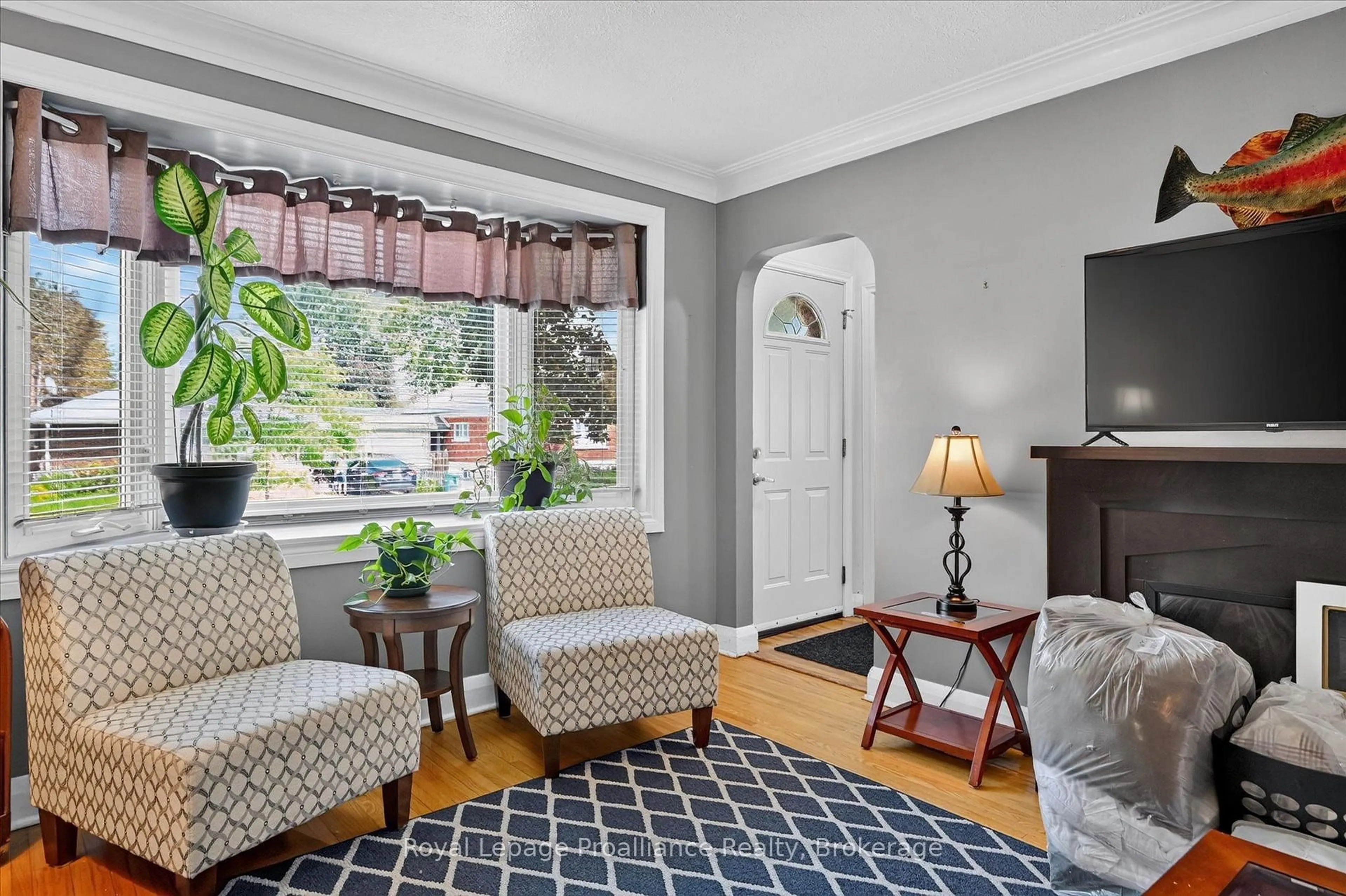 Living room with furniture, unknown for 837 Sherburne St, Peterborough Ontario K9J 3B7