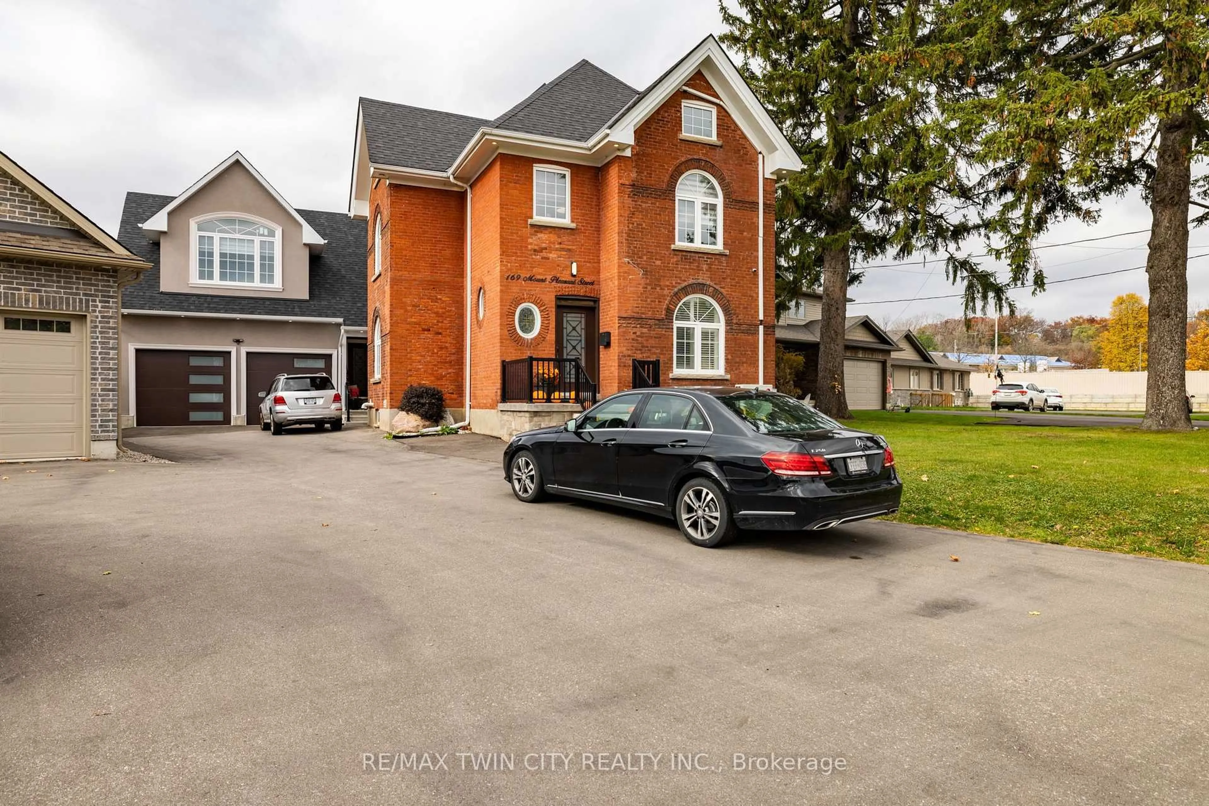 Home with brick exterior material, street for 169 Mount Pleasant St, Brantford Ontario N3T 1T6