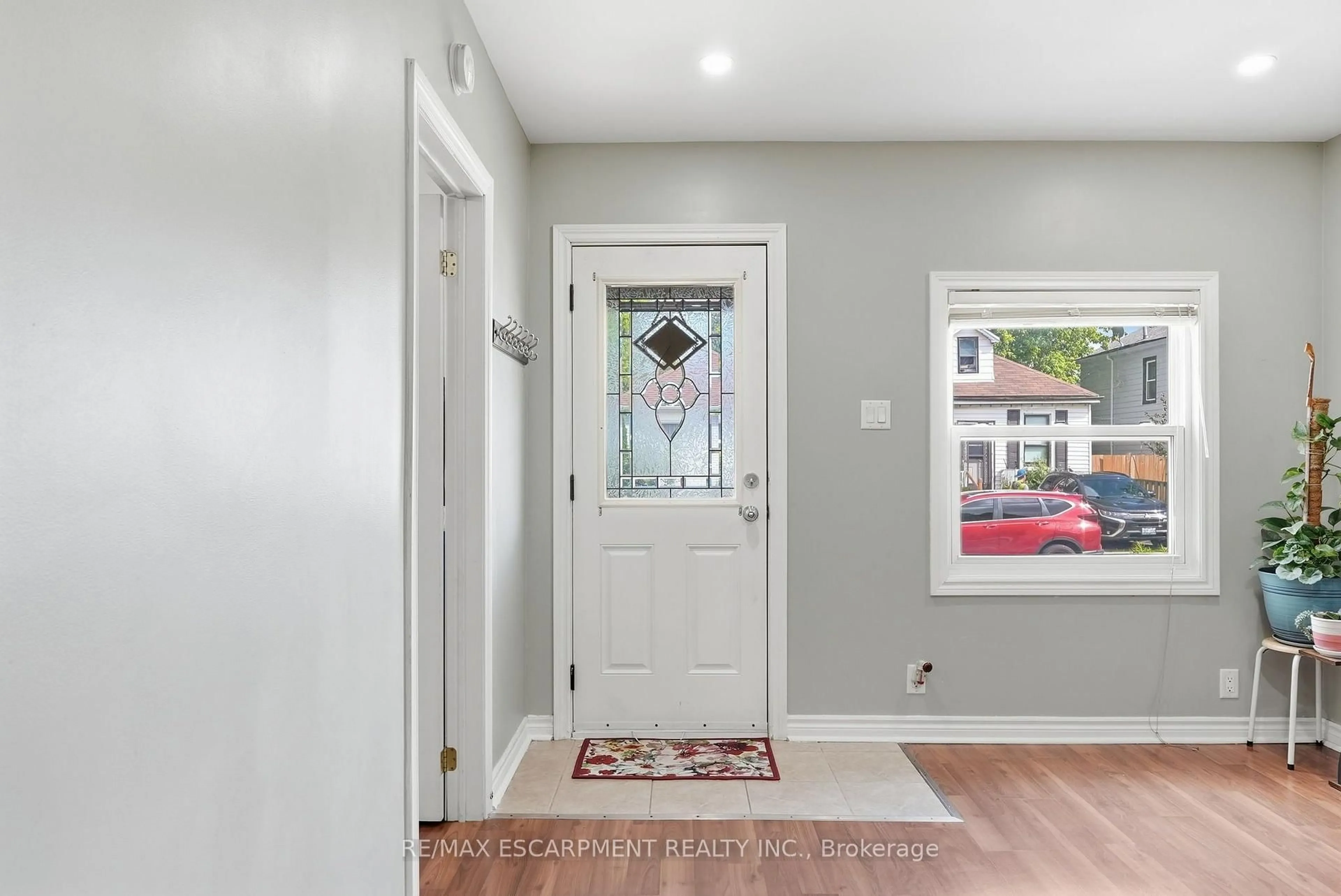 Indoor entryway for 127 Park Row, Hamilton Ontario L8H 4E7