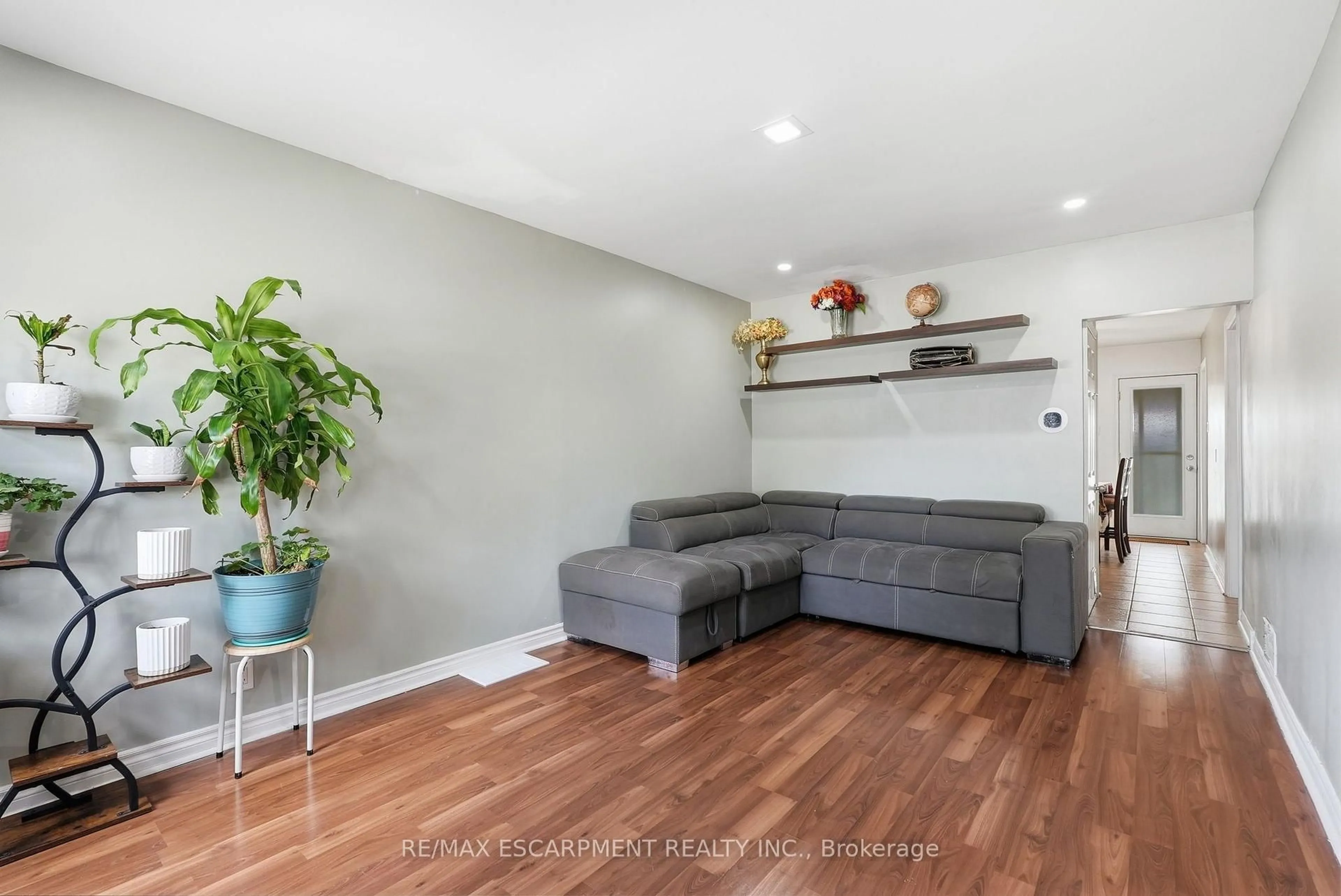 Living room with furniture, unknown for 127 Park Row, Hamilton Ontario L8H 4E7