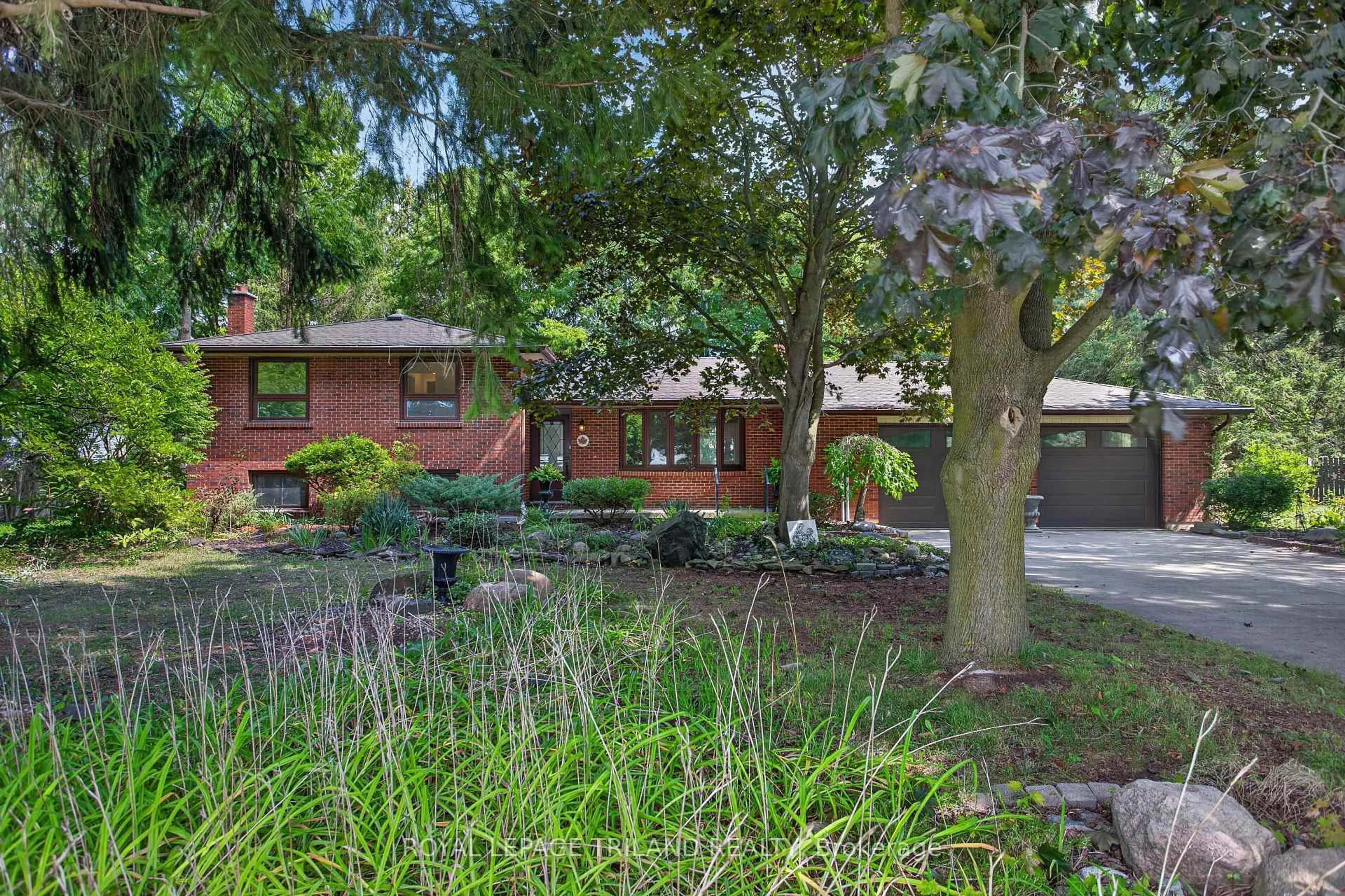 A pic from outside/outdoor area/front of a property/back of a property/a pic from drone, street for 115 Springer St, Middlesex Centre Ontario N0L 1R0