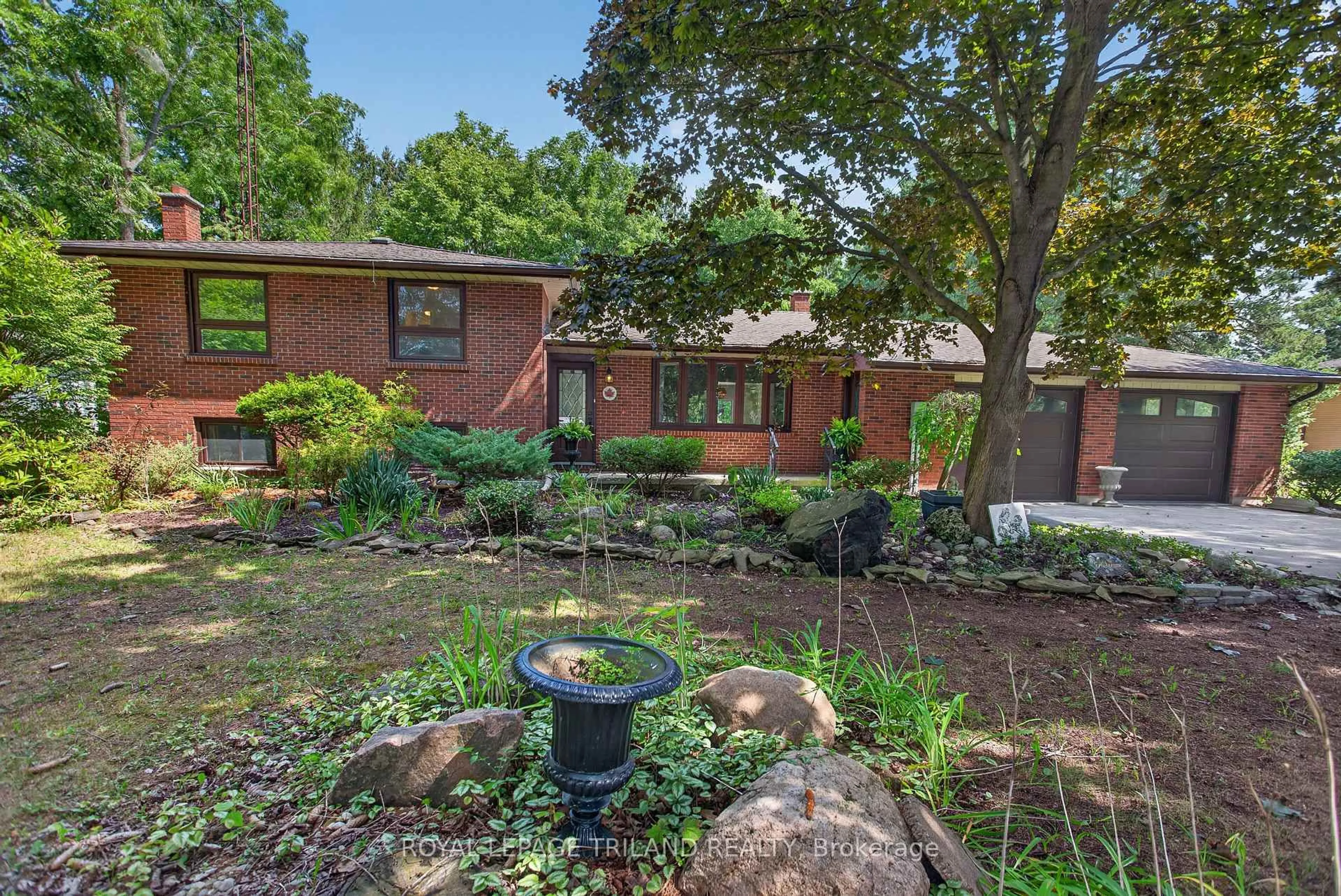 A pic from outside/outdoor area/front of a property/back of a property/a pic from drone, street for 115 Springer St, Middlesex Centre Ontario N0L 1R0