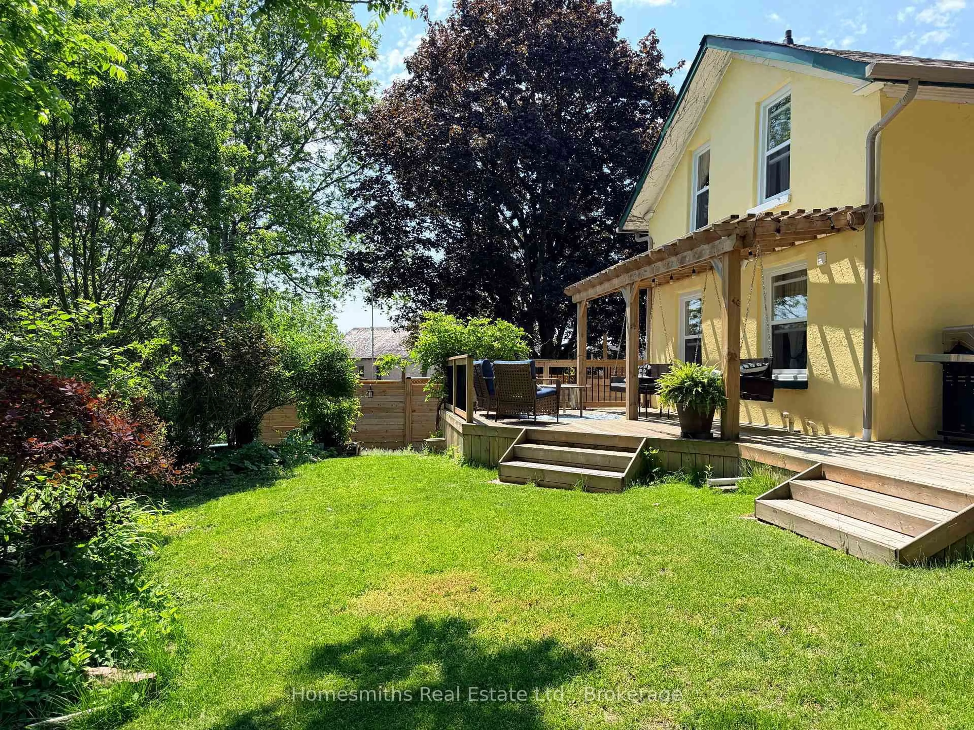 A pic from outside/outdoor area/front of a property/back of a property/a pic from drone, street for 1002 Ontario St, Cobourg Ontario K9A 3C7