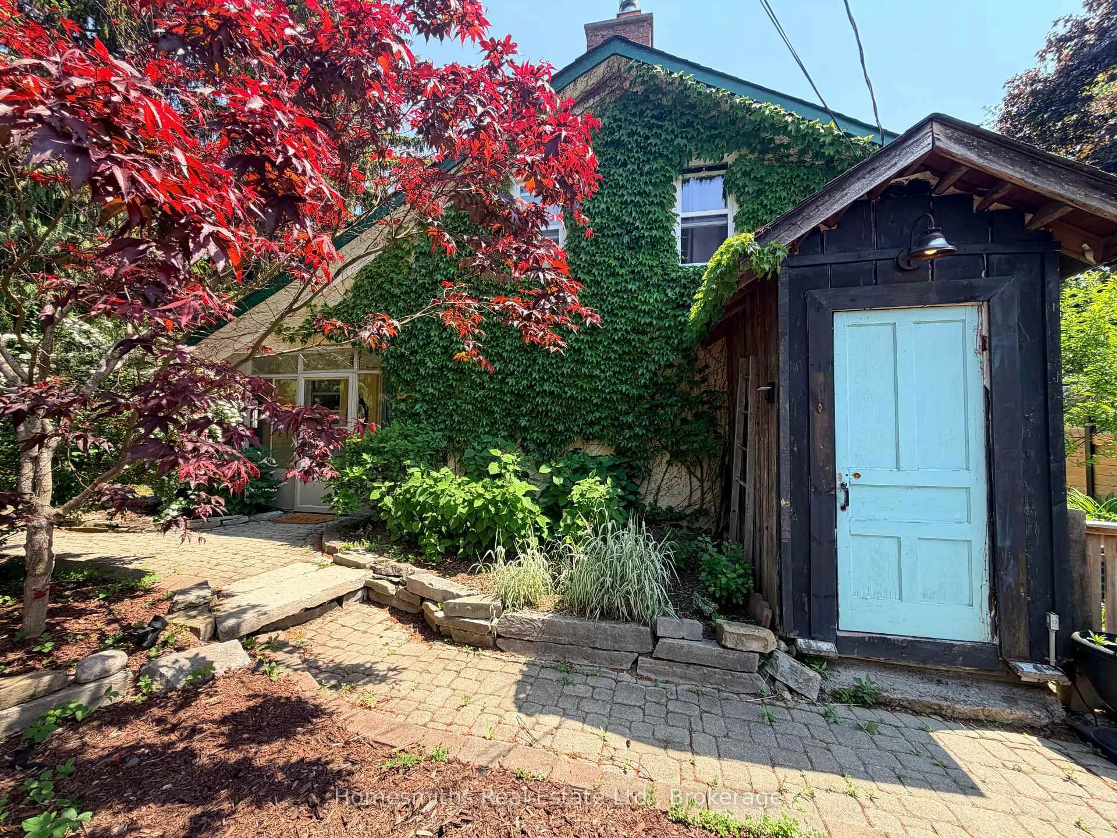 A pic from outside/outdoor area/front of a property/back of a property/a pic from drone, street for 1002 Ontario St, Cobourg Ontario K9A 3C7