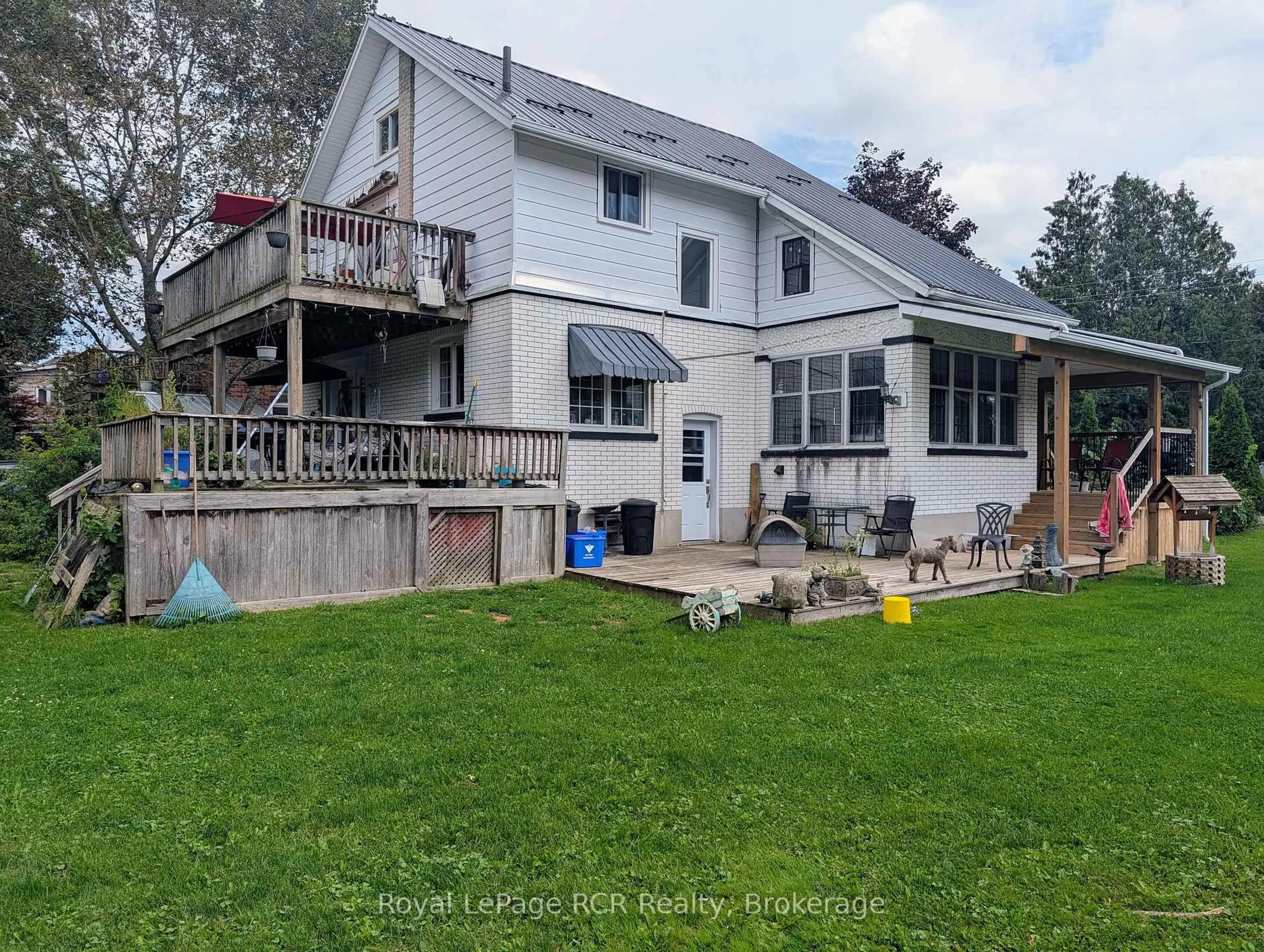 A pic from outside/outdoor area/front of a property/back of a property/a pic from drone, water/lake/river/ocean view for 376 George St, West Grey Ontario N0G 1R0