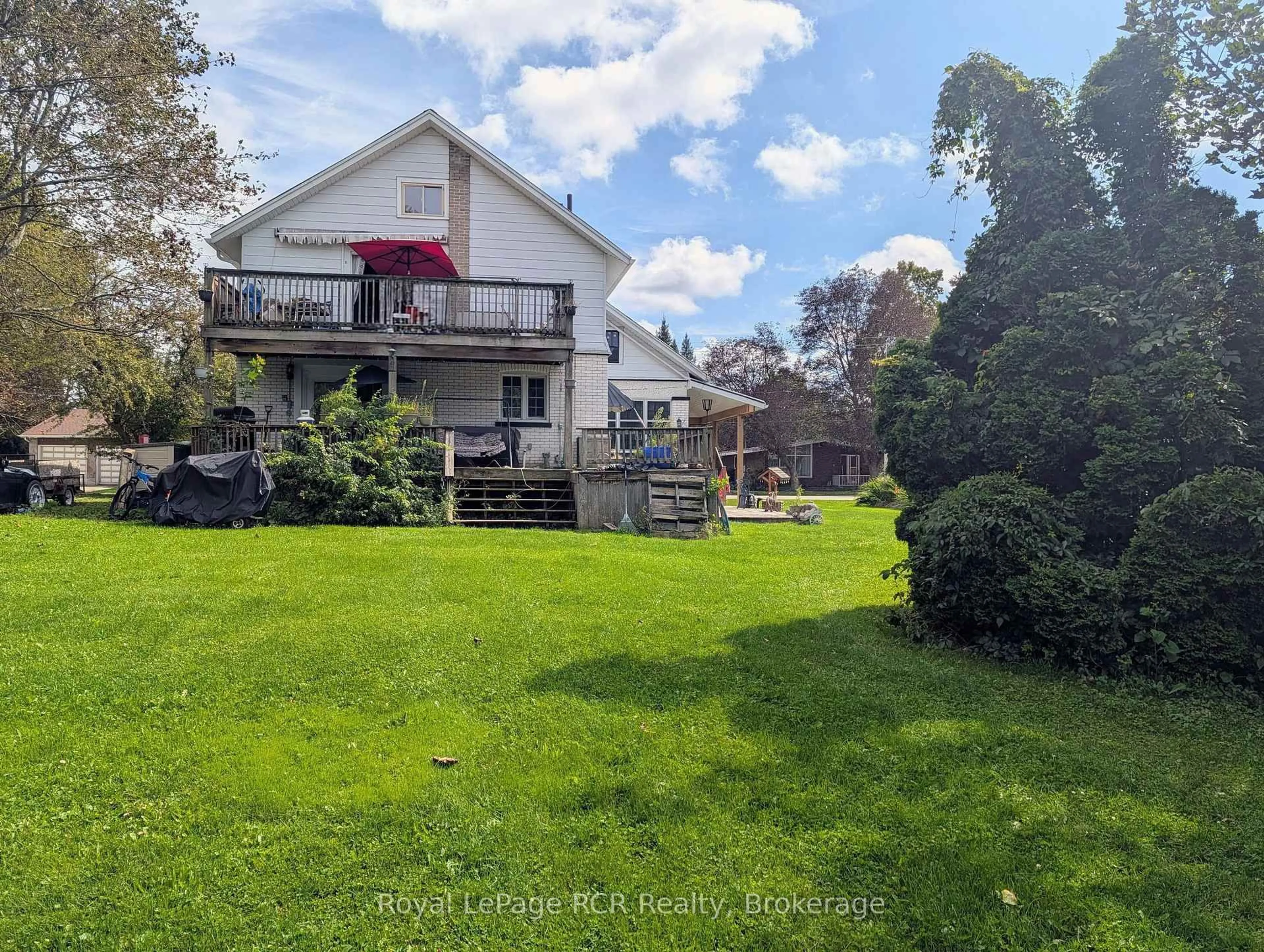 A pic from outside/outdoor area/front of a property/back of a property/a pic from drone, water/lake/river/ocean view for 376 George St, West Grey Ontario N0G 1R0