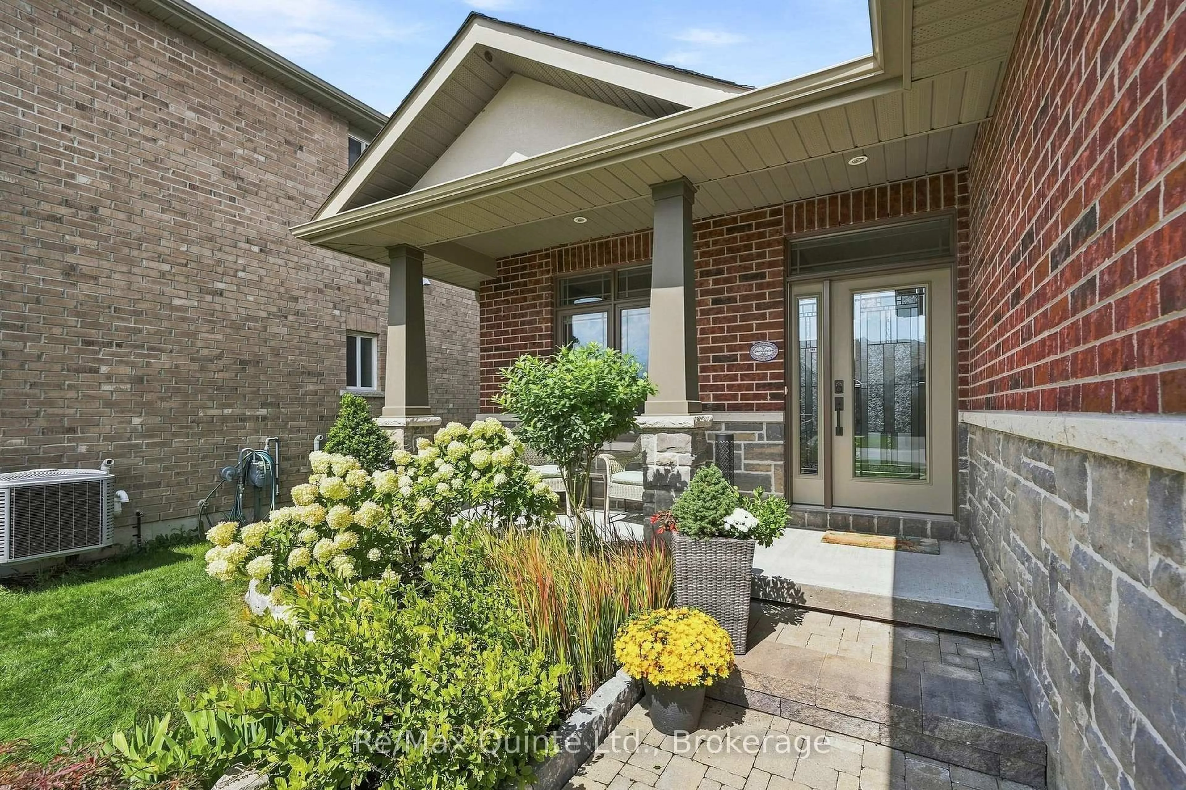 Home with brick exterior material, street for 40 Farmington Cres, Belleville Ontario K8N 0J8