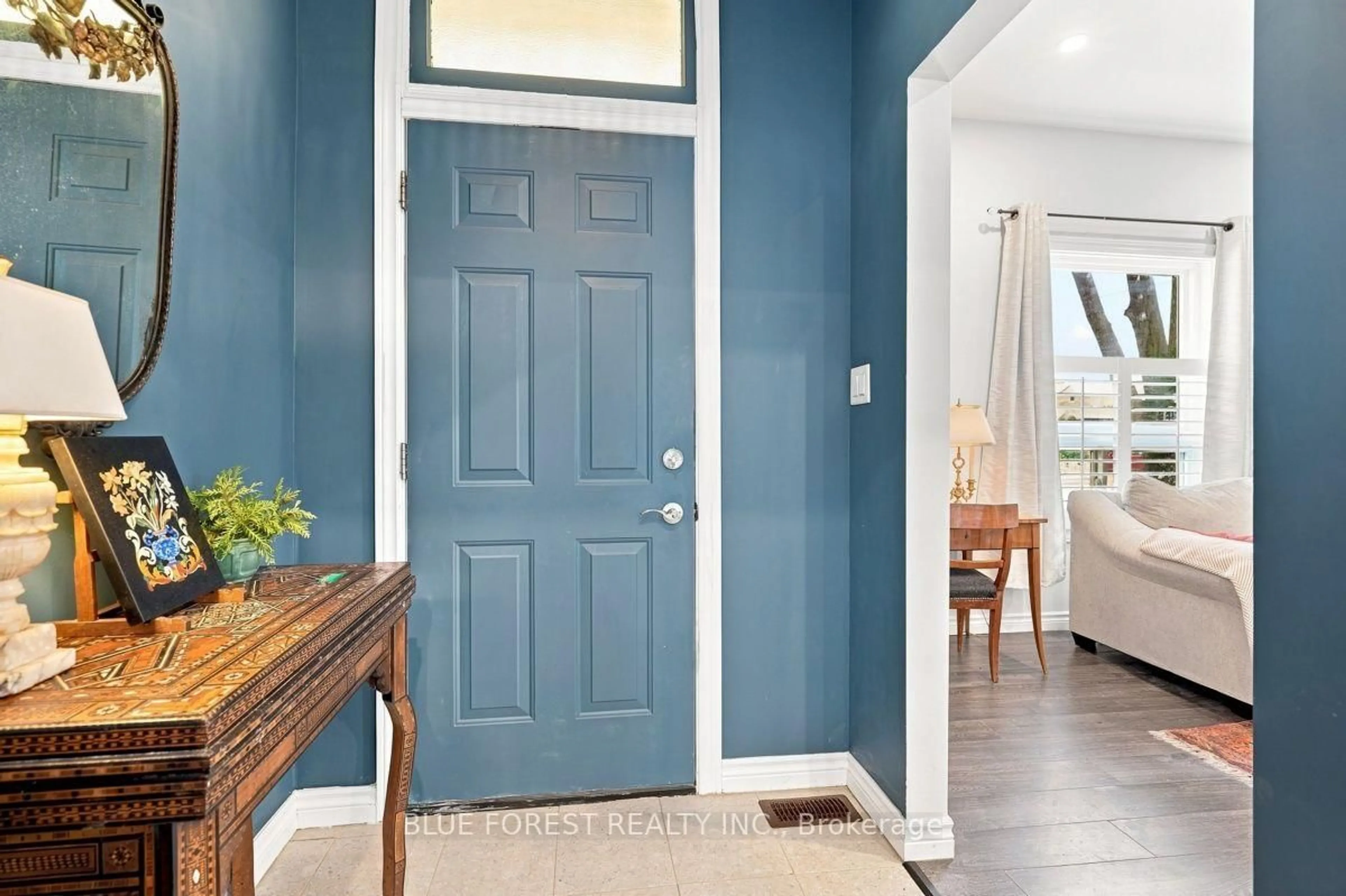 Indoor entryway for 3 Marmora St, London East Ontario N5Z 1Z4
