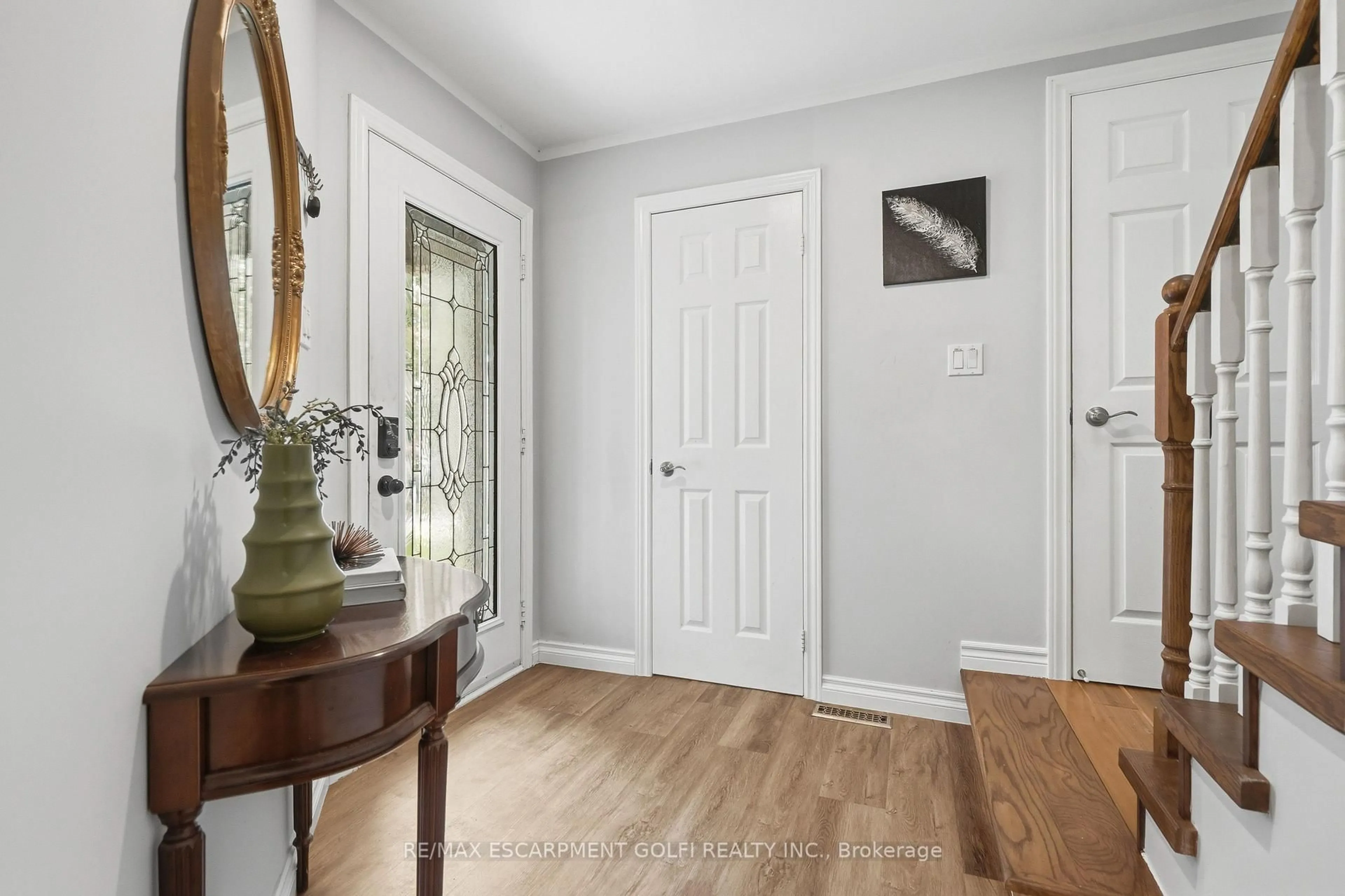 Indoor entryway for 11 Wakefield Lane, Hamilton Ontario L8B 0M2