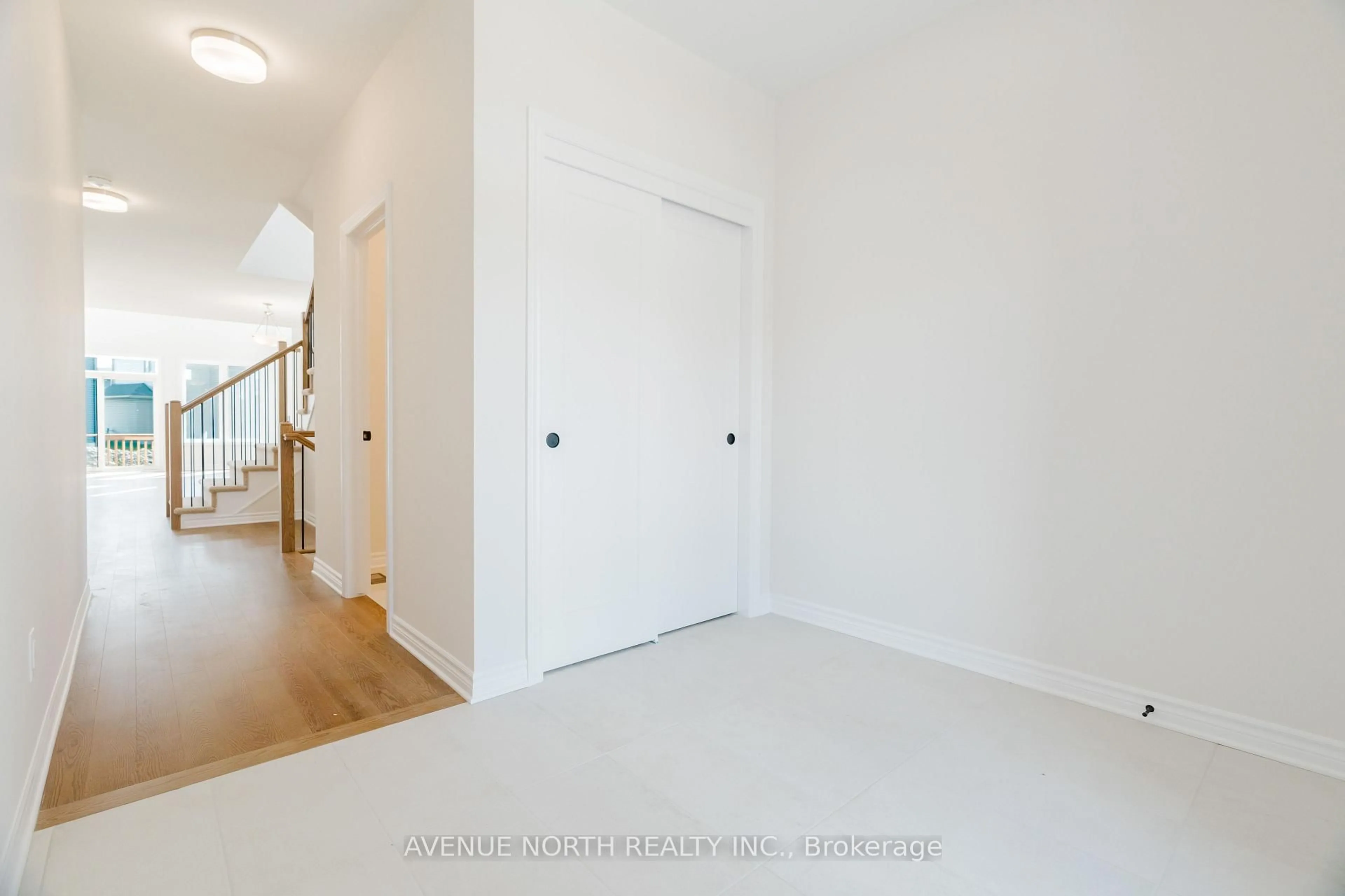 Indoor entryway for 263 Ginebik Way, Ottawa Ontario K1X 0H5