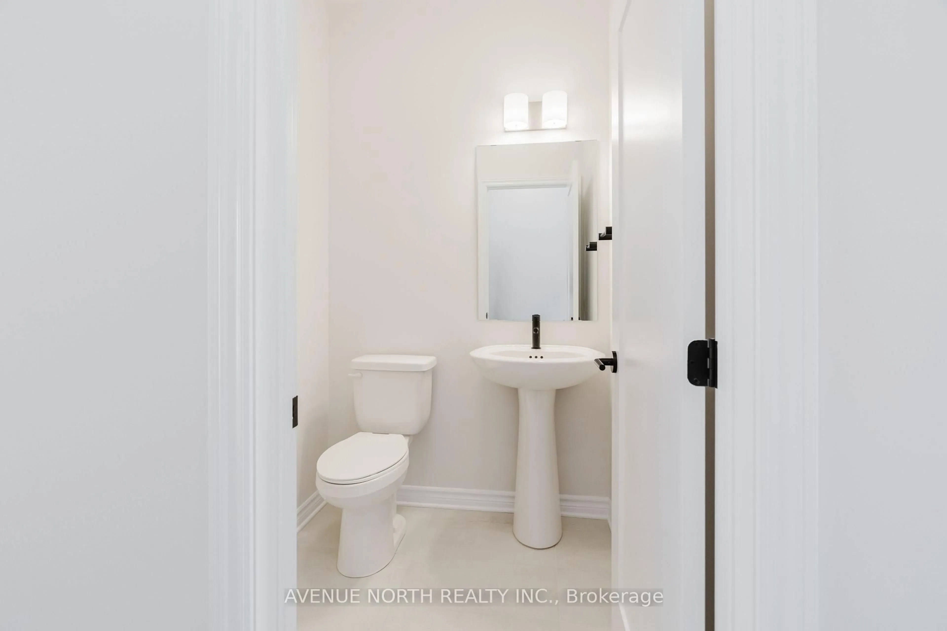 Standard bathroom, unknown for 263 Ginebik Way, Ottawa Ontario K1X 0H5