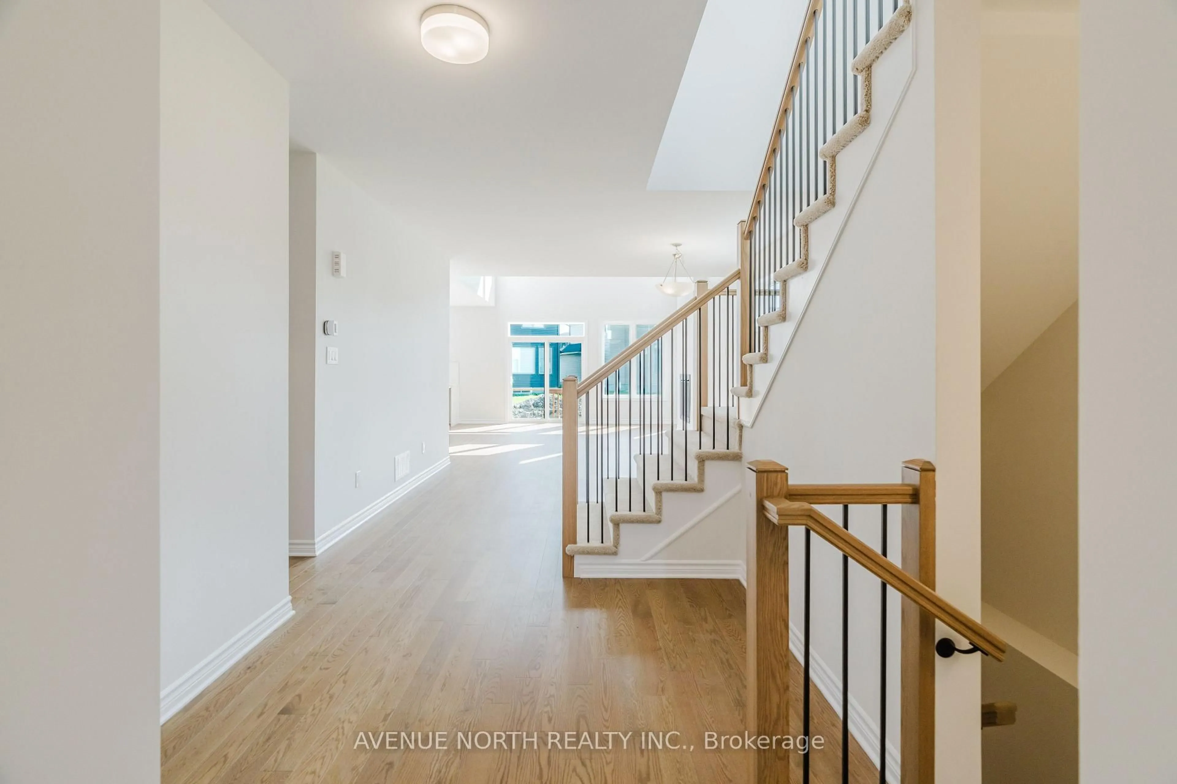 Indoor foyer for 263 Ginebik Way, Ottawa Ontario K1X 0H5