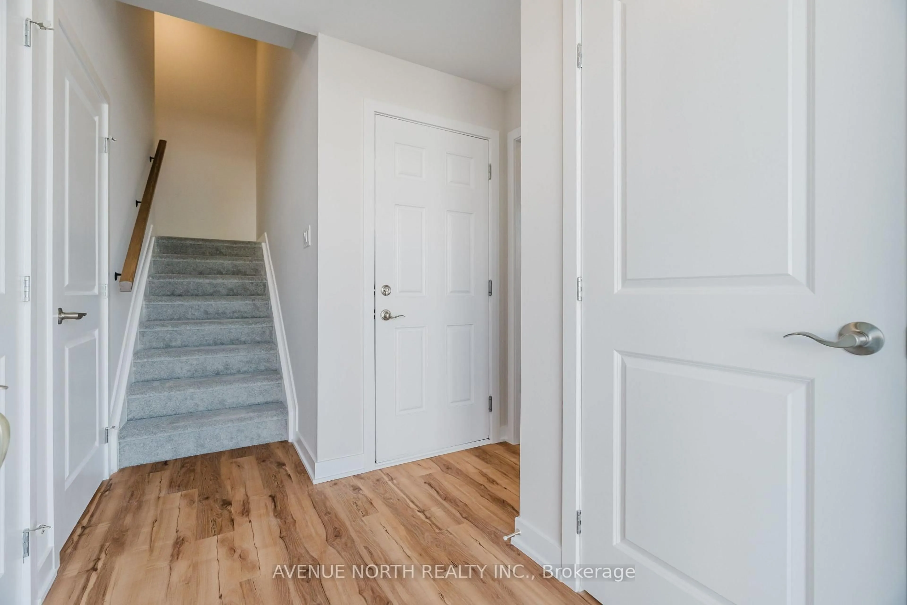 Indoor entryway for 1220 Flycatcher Private, Ottawa Ontario K1X 0M7