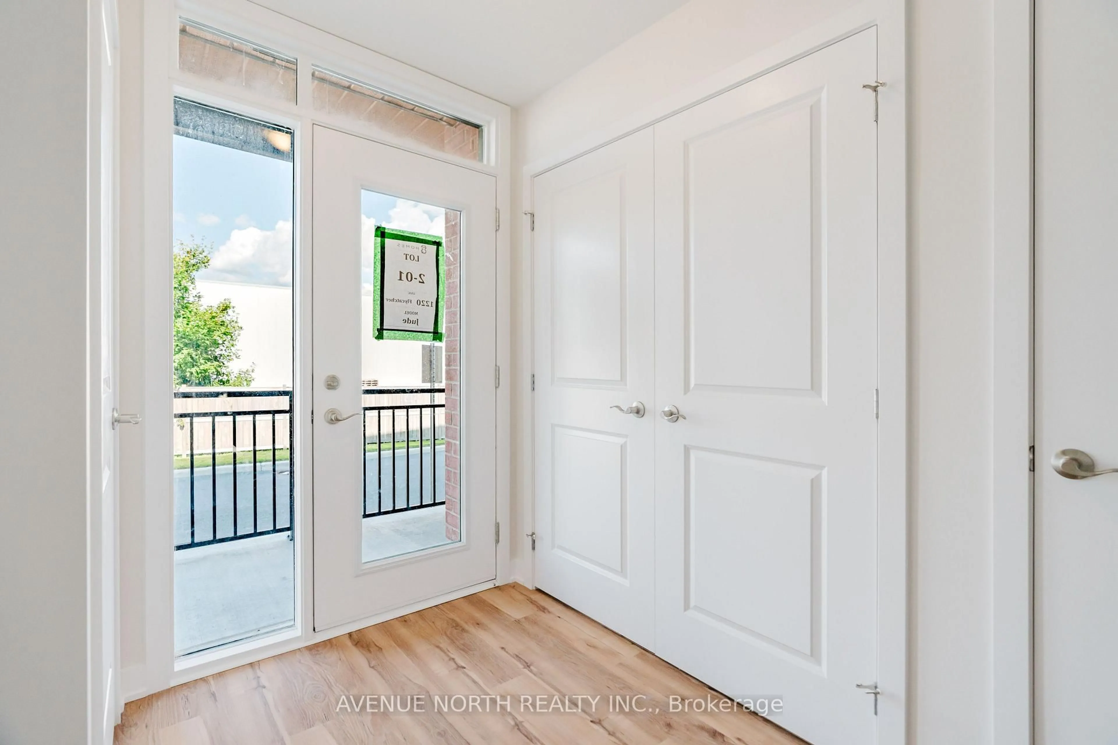 Indoor entryway for 1220 Flycatcher Private, Ottawa Ontario K1X 0M7