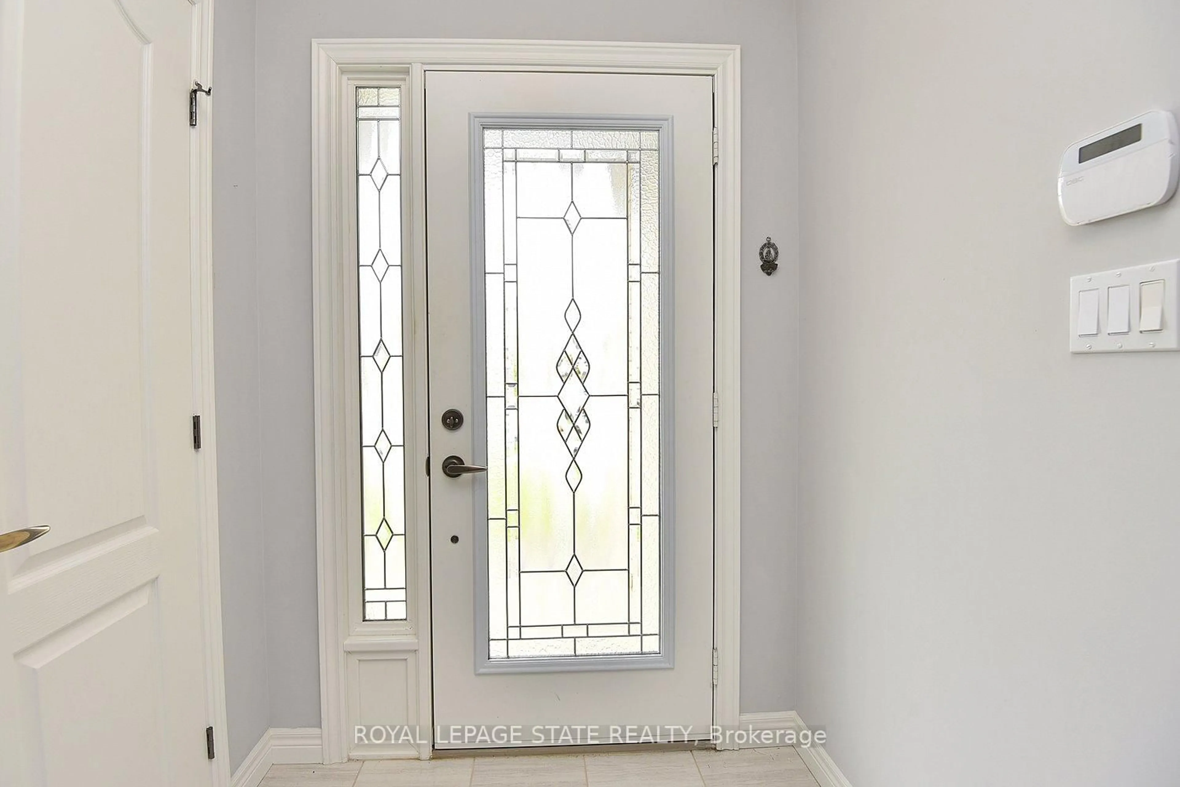 Indoor entryway for 111 Festival Way, Hamilton Ontario L0R 1C0