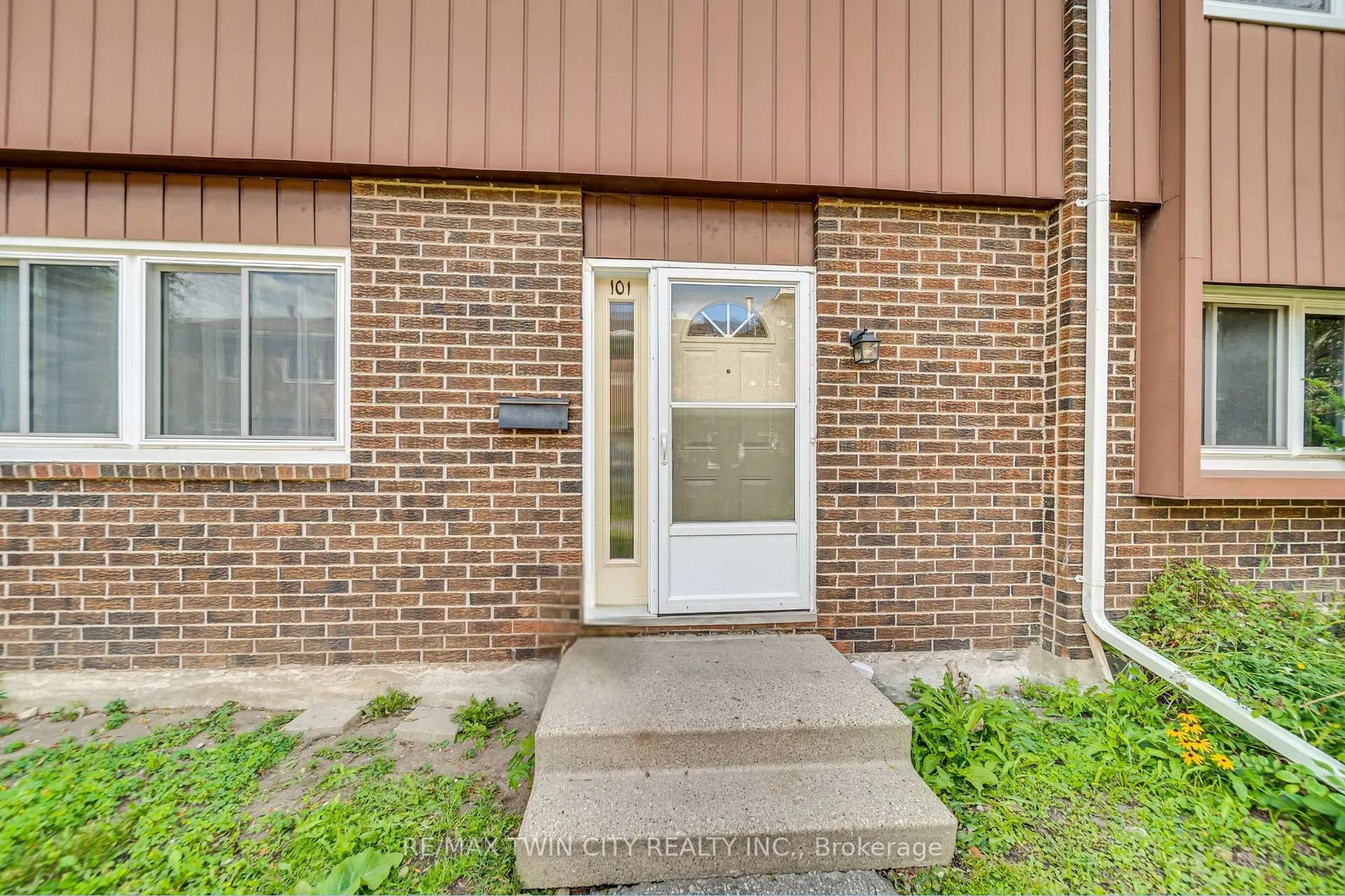 Unknown for 121 University Ave #101, Waterloo Ontario N2J 4J1