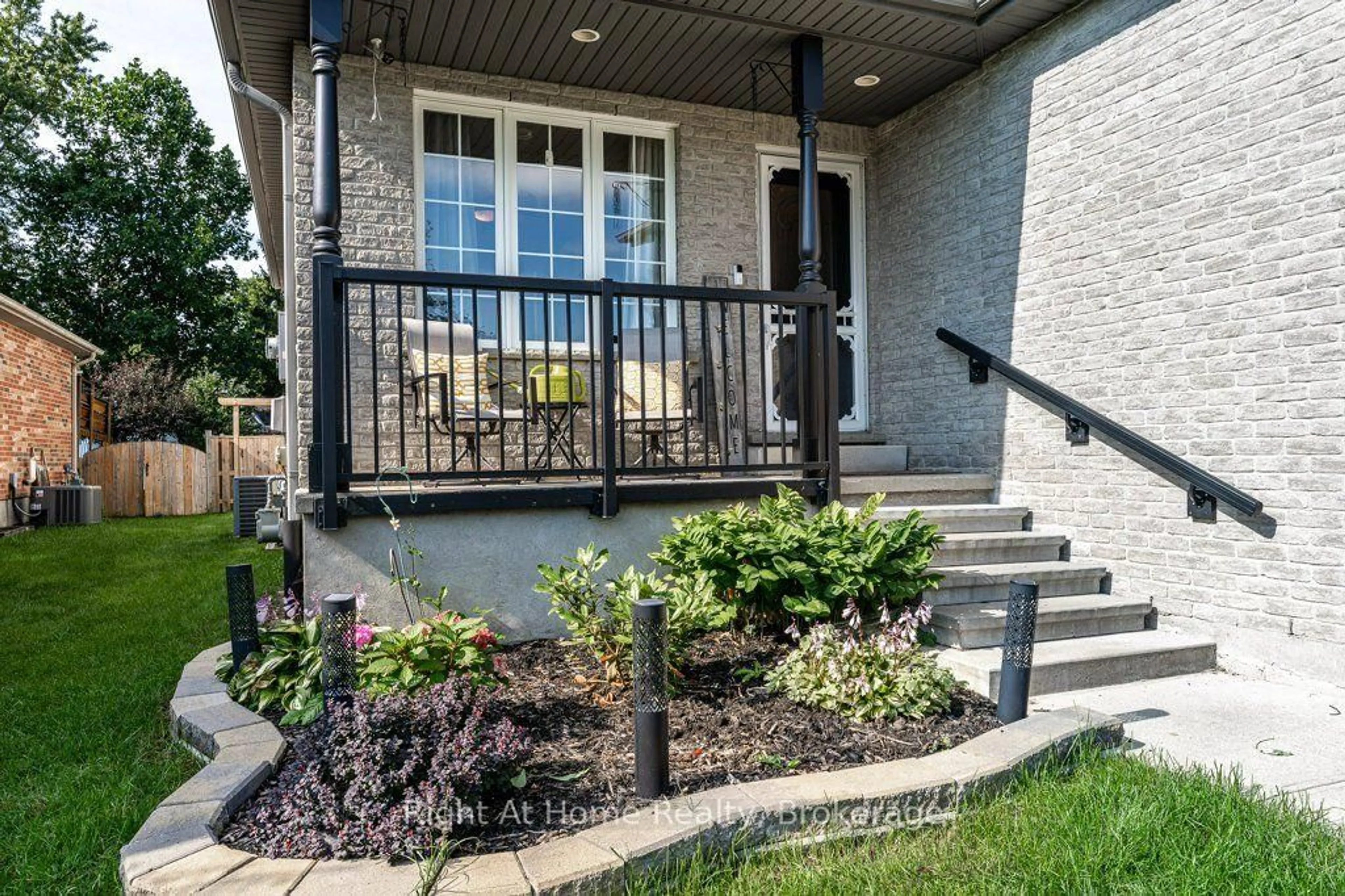 Unknown for 301 Norman St, Stratford Ontario N5A 7Y3