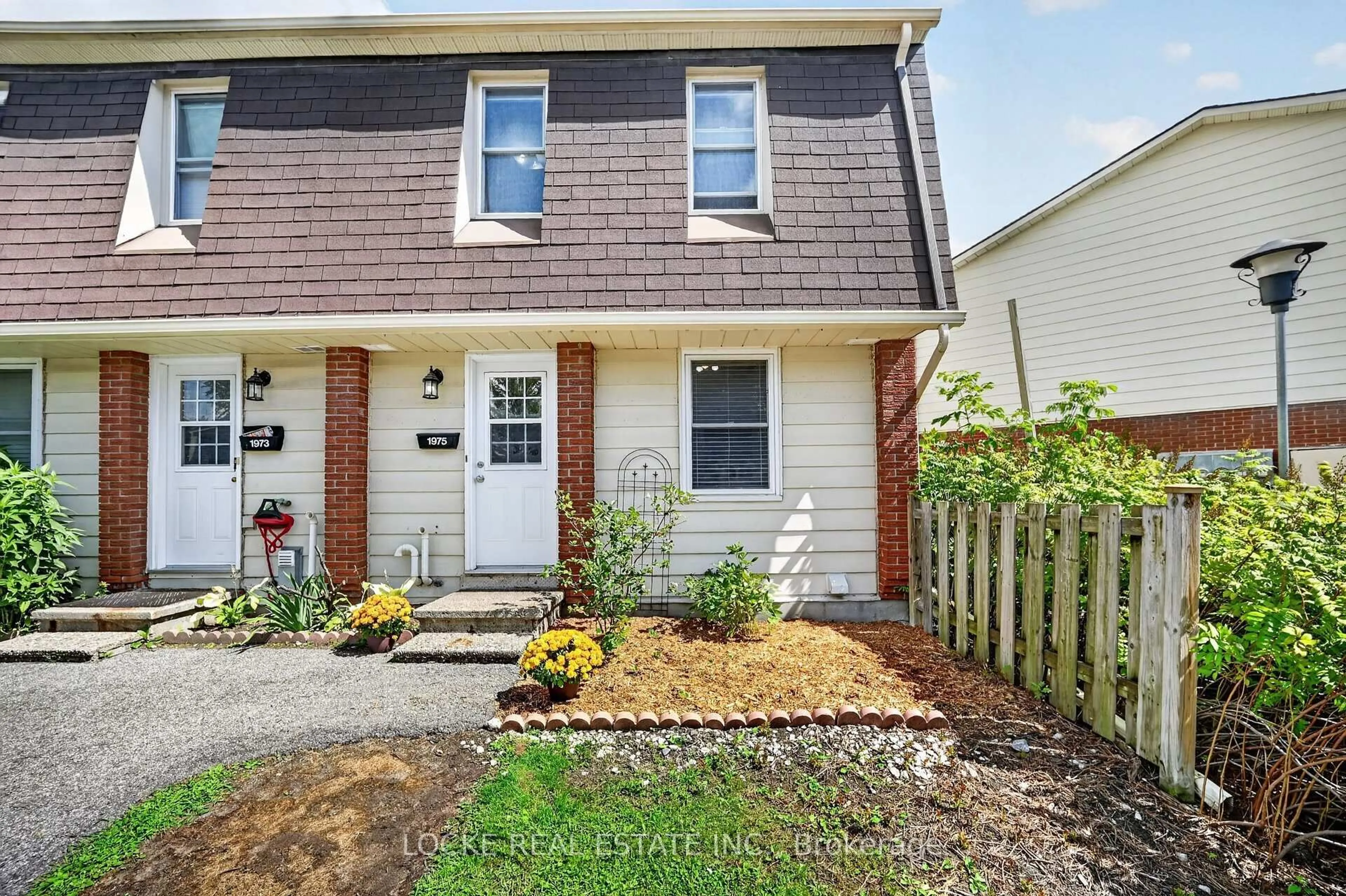 Home with vinyl exterior material, street for 1975 Fairglen Mews #28, Gloucester Ontario K1B 5A5