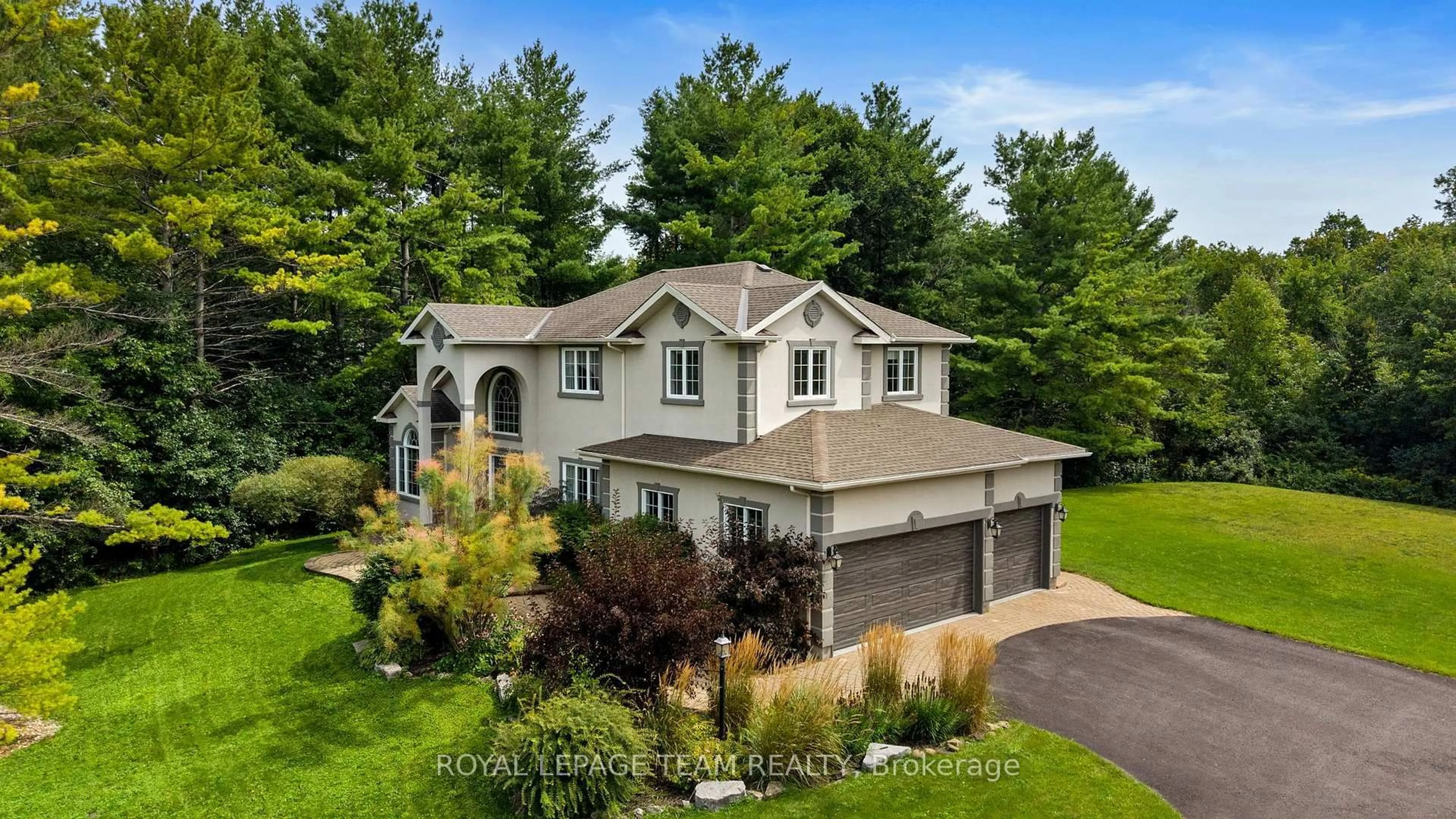A pic from outside/outdoor area/front of a property/back of a property/a pic from drone, unknown for 1518 Monaghan Lane, Ottawa Ontario K2W 1B4