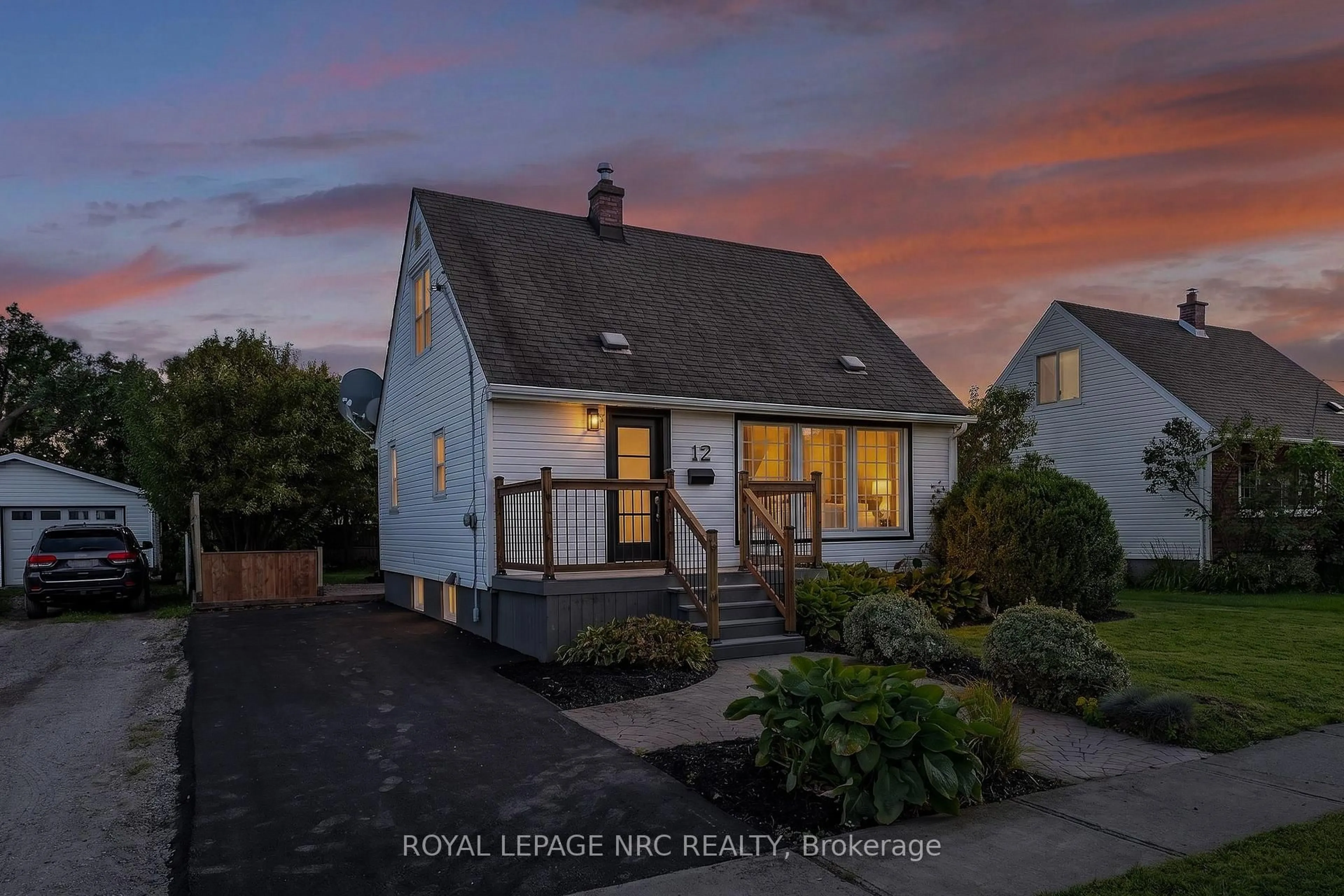 A pic from outside/outdoor area/front of a property/back of a property/a pic from drone, street for 12 Admiral Rd, St. Catharines Ontario L2P 1G5