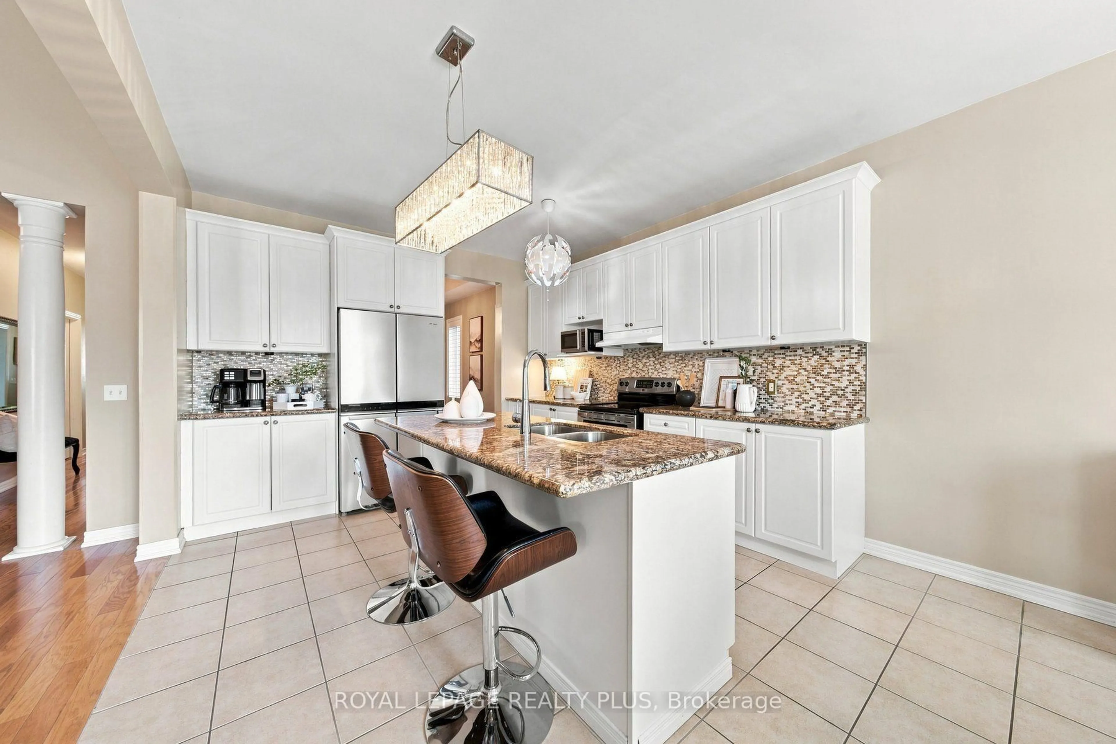 Contemporary kitchen, ceramic/tile floor for 8971 Tristar Cres, Niagara Falls Ontario L2G 0E6