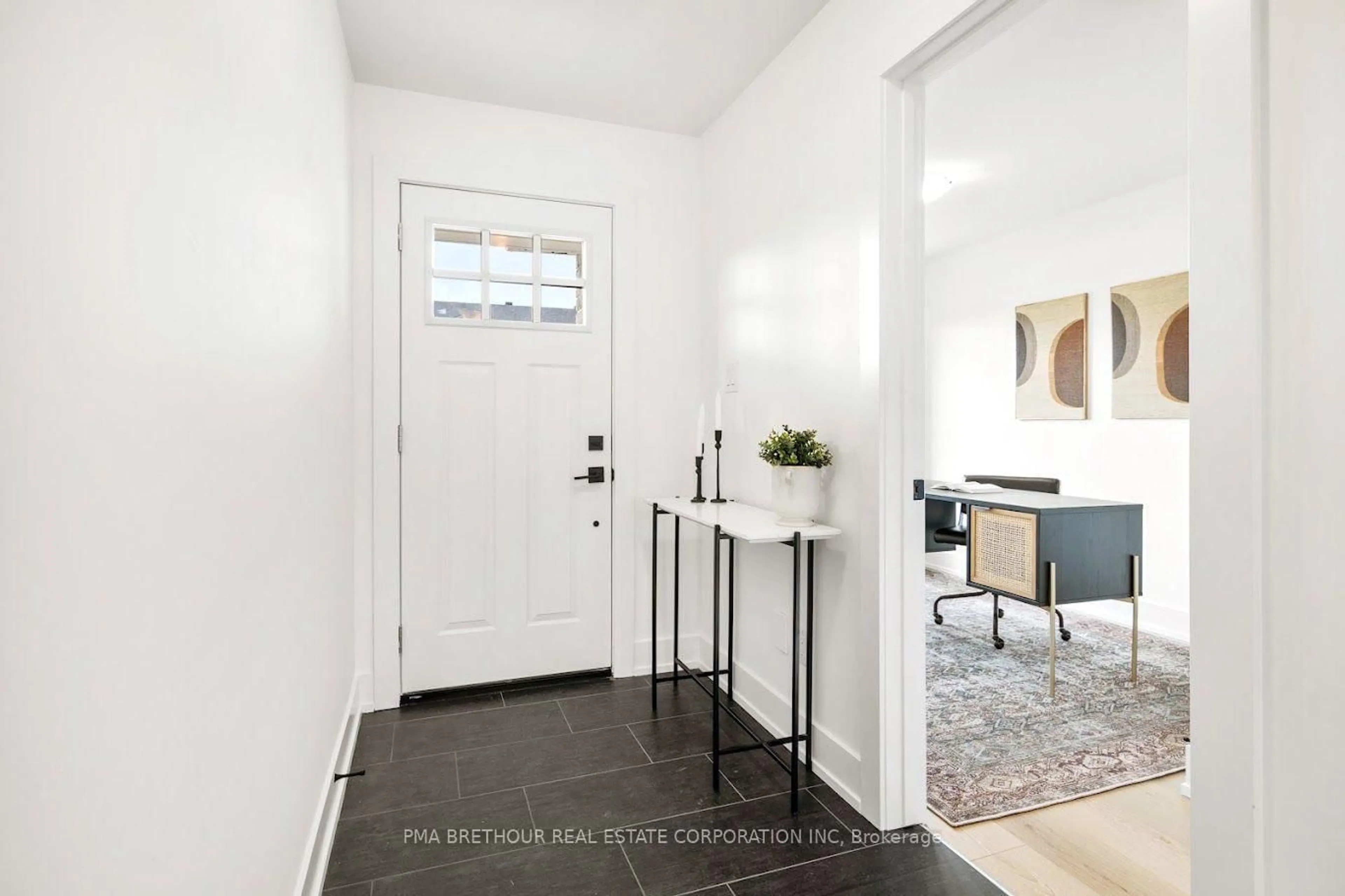 Indoor entryway for 72 Doctor Agnes Craine Dr, Smiths Falls Ontario K7A 0B6