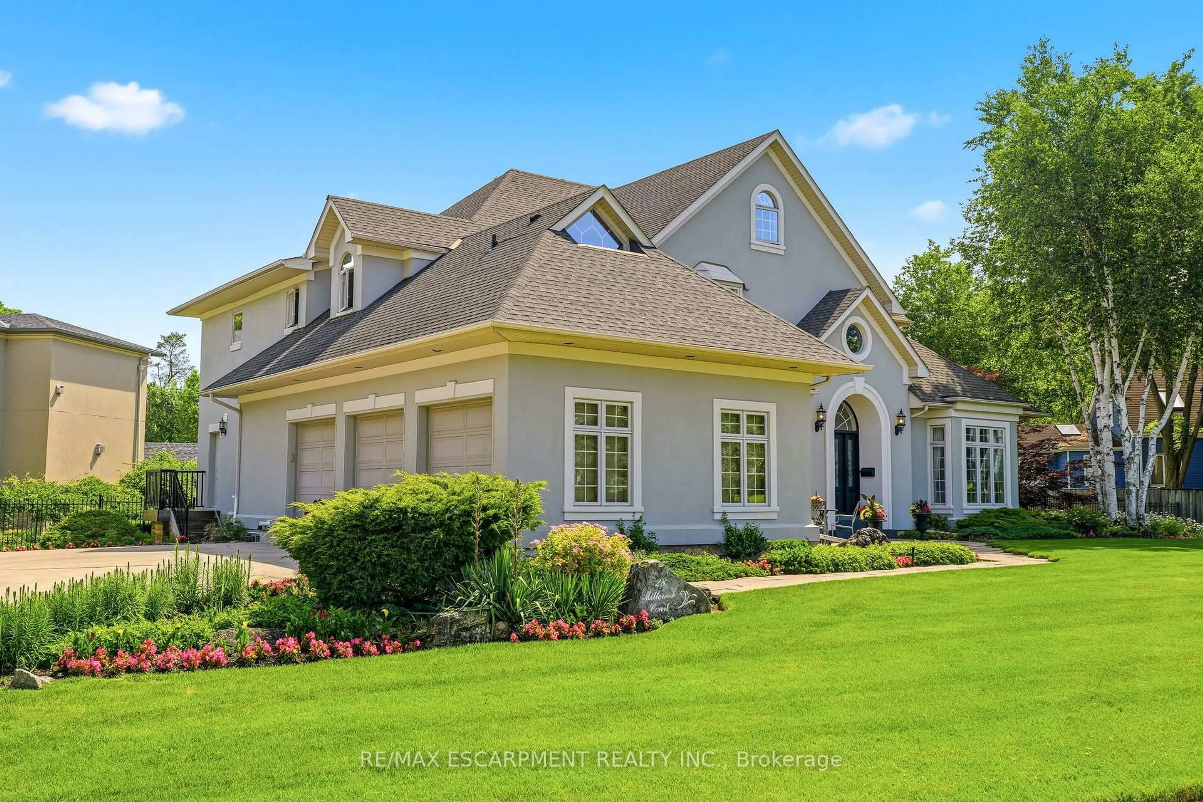 Home with vinyl exterior material, street for 28 Millcreek Crt, Hamilton Ontario L9G 4Z3