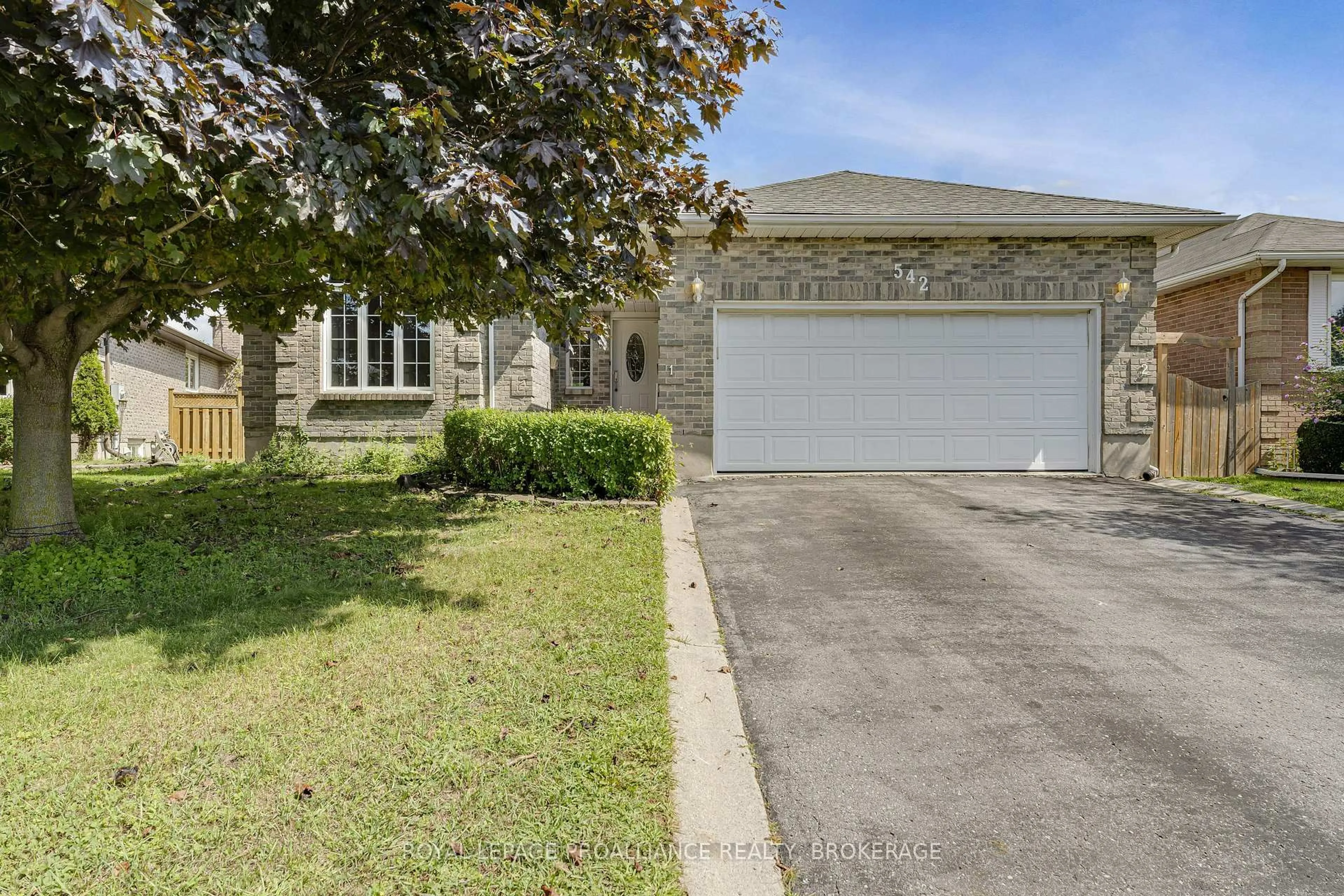 A pic from outside/outdoor area/front of a property/back of a property/a pic from drone, street for 542 Davis Dr, Kingston Ontario K7M 8J6