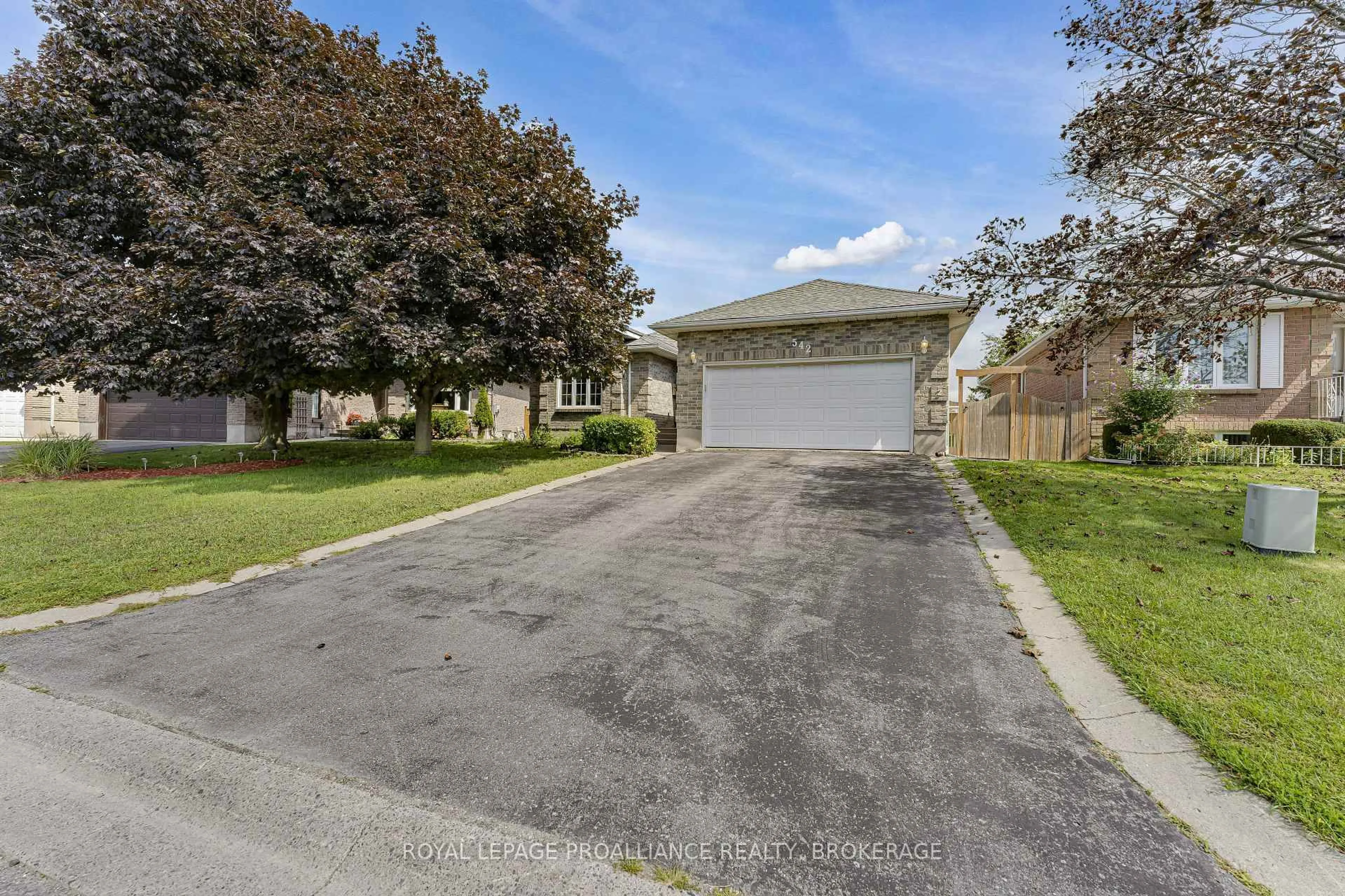 A pic from outside/outdoor area/front of a property/back of a property/a pic from drone, street for 542 Davis Dr, Kingston Ontario K7M 8J6