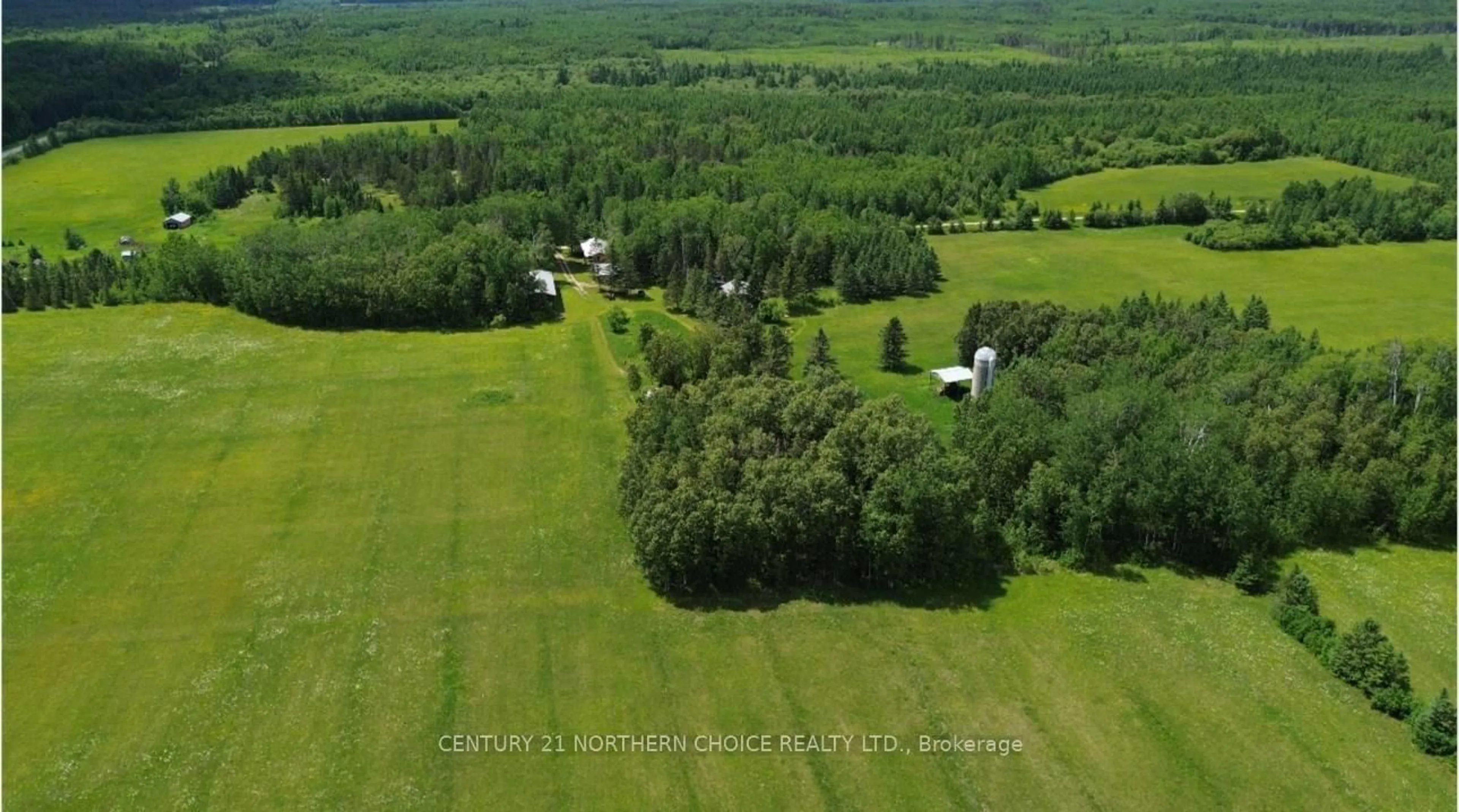 A pic from outside/outdoor area/front of a property/back of a property/a pic from drone, forest/trees view for 40 Birch Rd, Lake of the Woods Ontario P0W 1M0