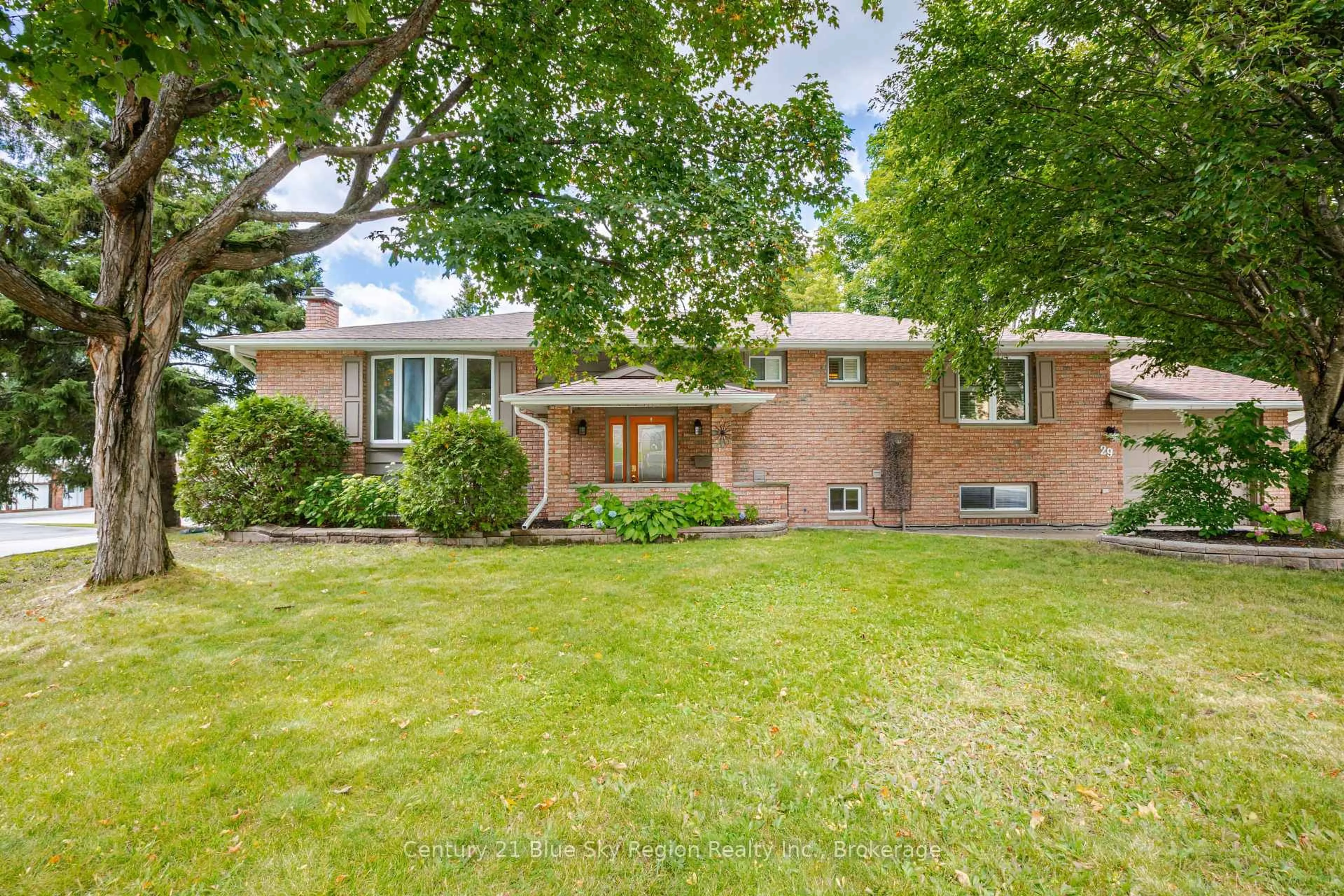 Home with brick exterior material, street for 29 Carriage Cres, North Bay Ontario P1C 1G5