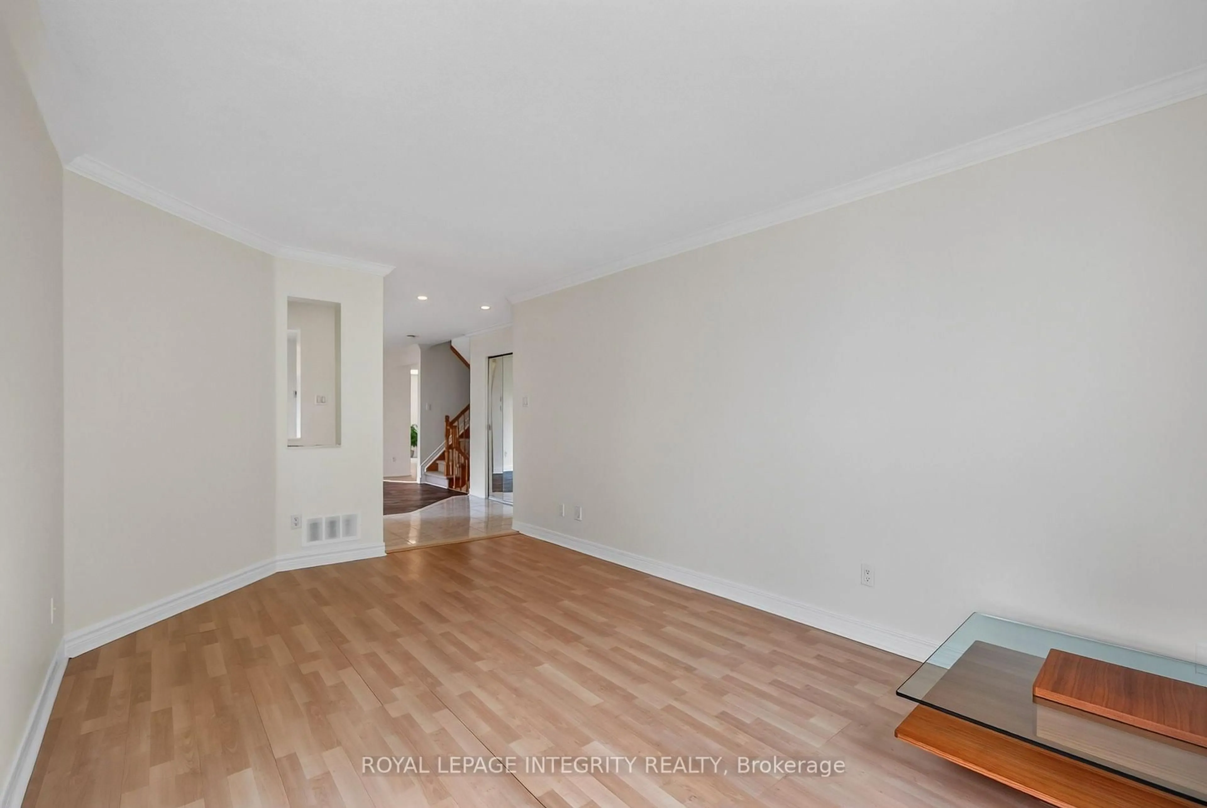 Unknown for 137 Hunterswood Cres, Ottawa Ontario K1G 5W1