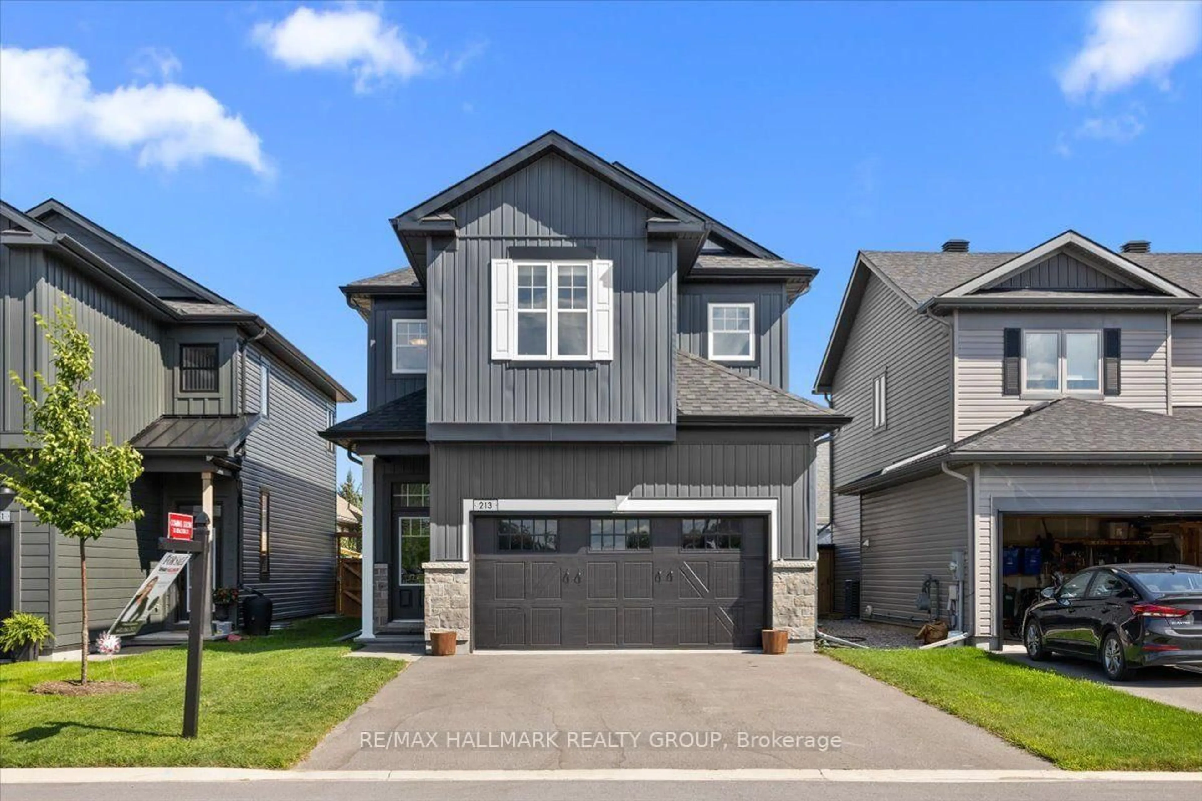 Home with vinyl exterior material, street for 213 Kinderwood Way, North Grenville Ontario K0G 1J0