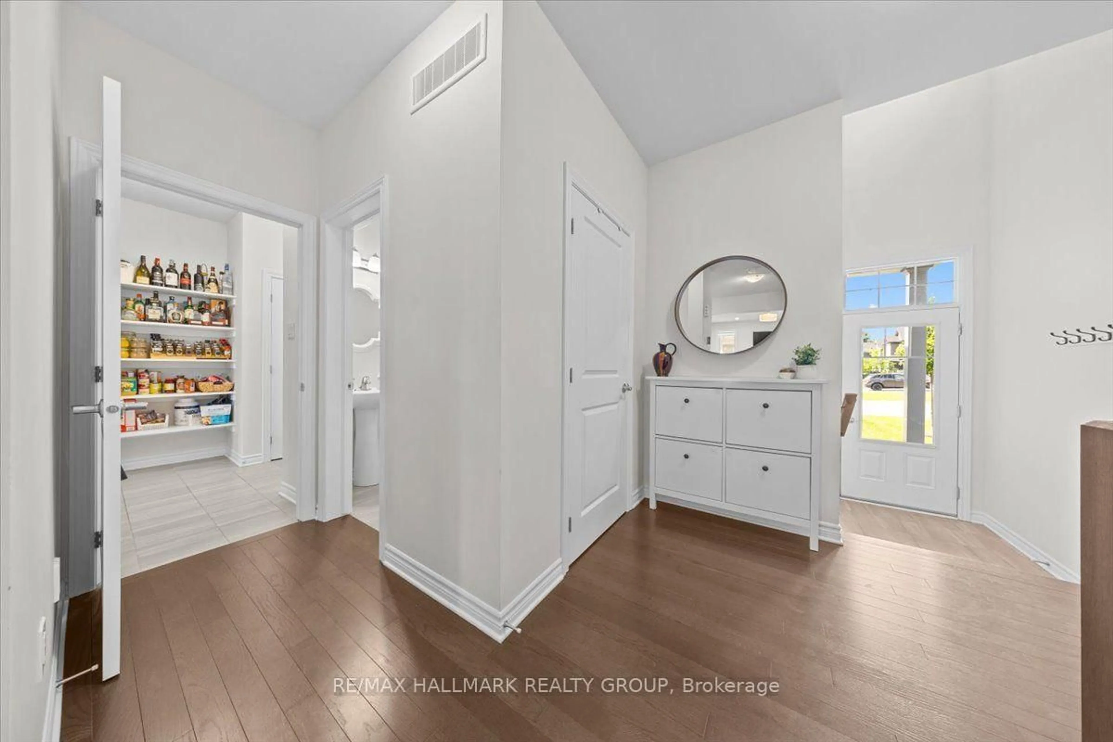 Indoor entryway for 213 Kinderwood Way, North Grenville Ontario K0G 1J0
