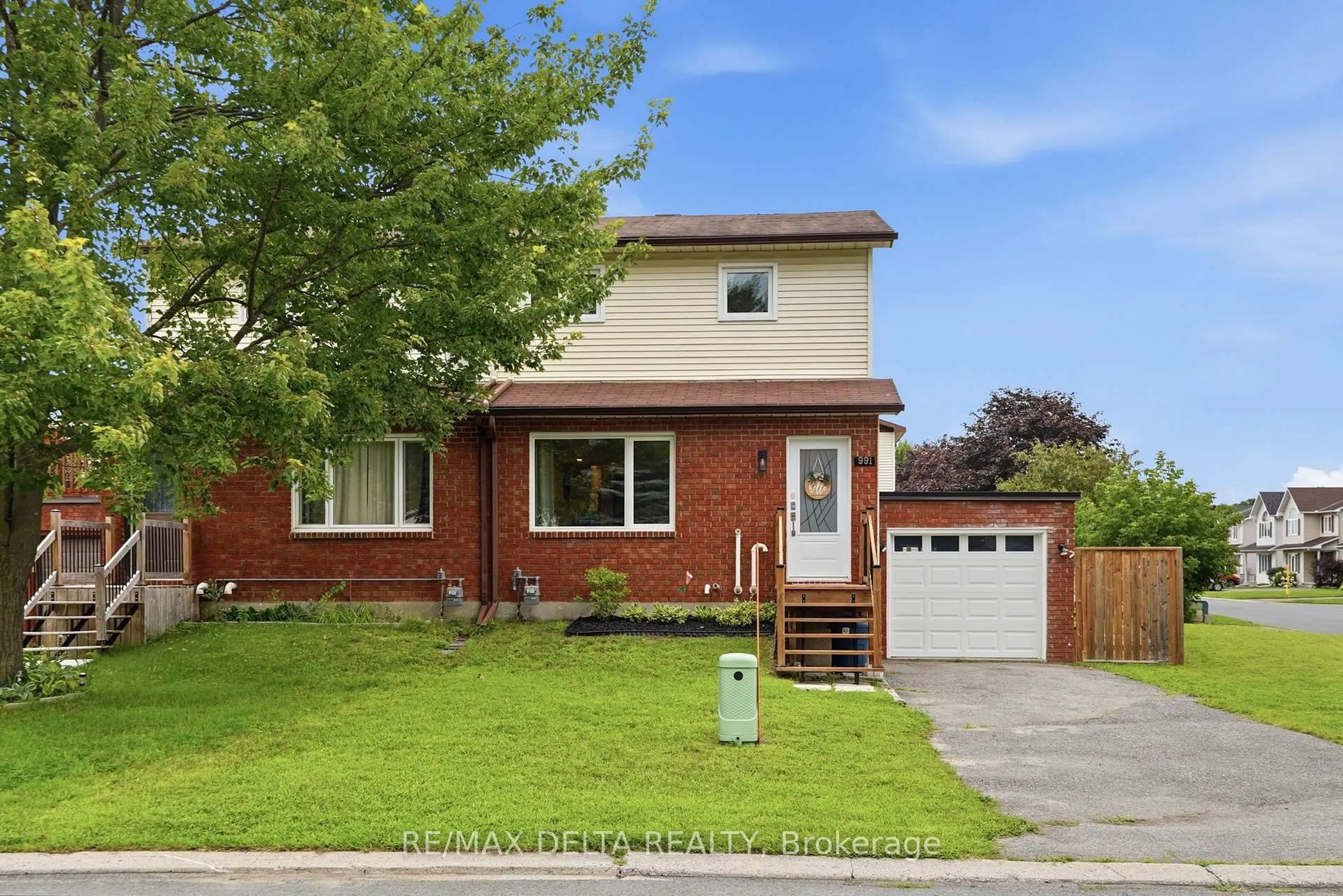 Home with brick exterior material, street for 991 Dianne St, Clarence-Rockland Ontario K4K 1J6