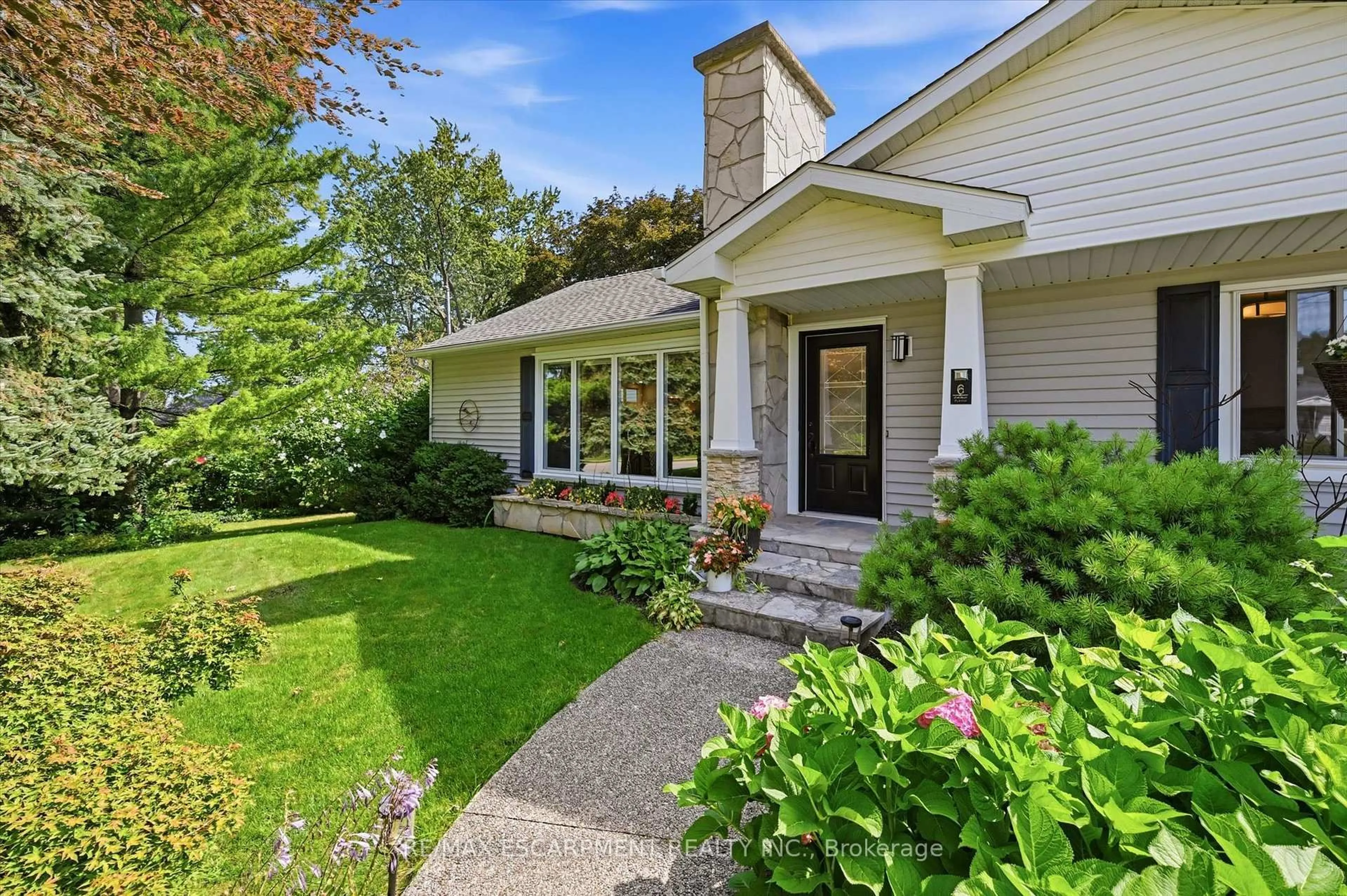Unknown for 6 Kerman Ave, Grimsby Ontario L3M 3W4