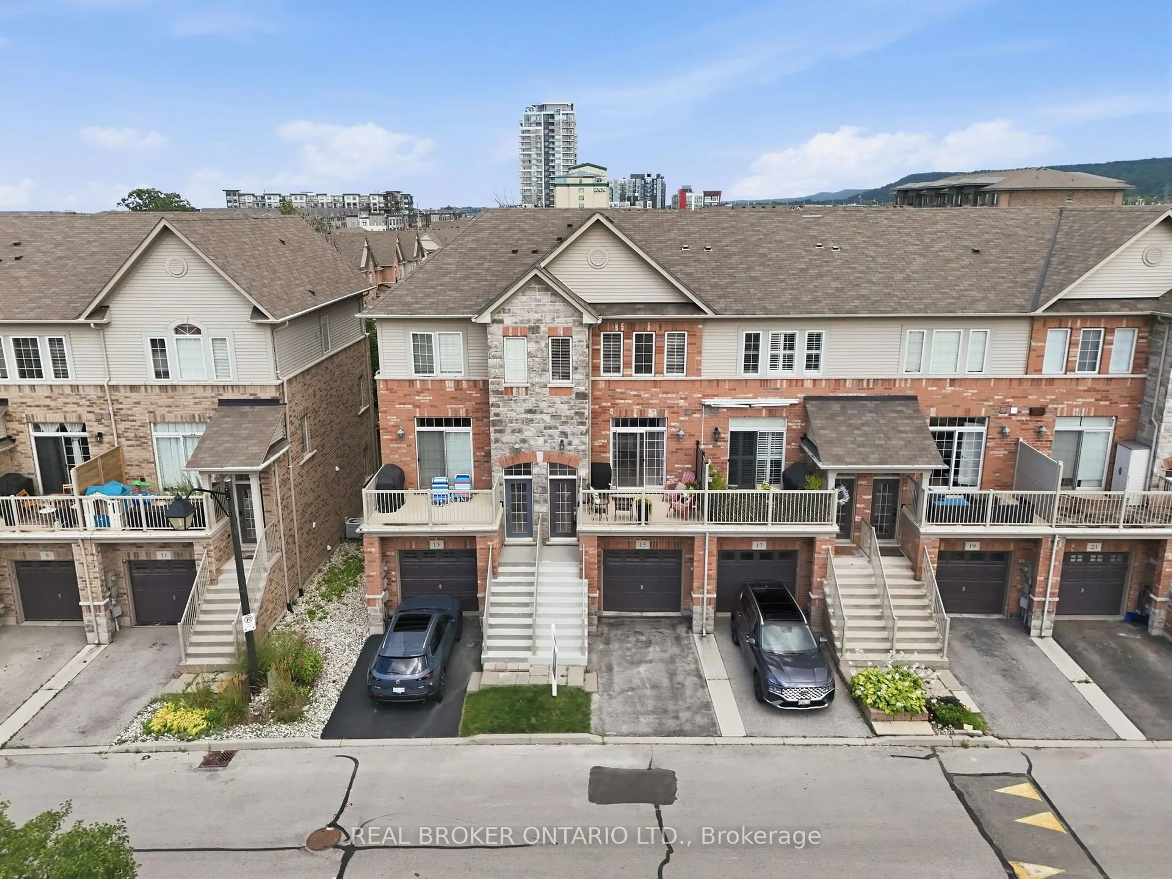 A pic from outside/outdoor area/front of a property/back of a property/a pic from drone, street for 541 Winston Rd #15, Grimsby Ontario L3M 0C5