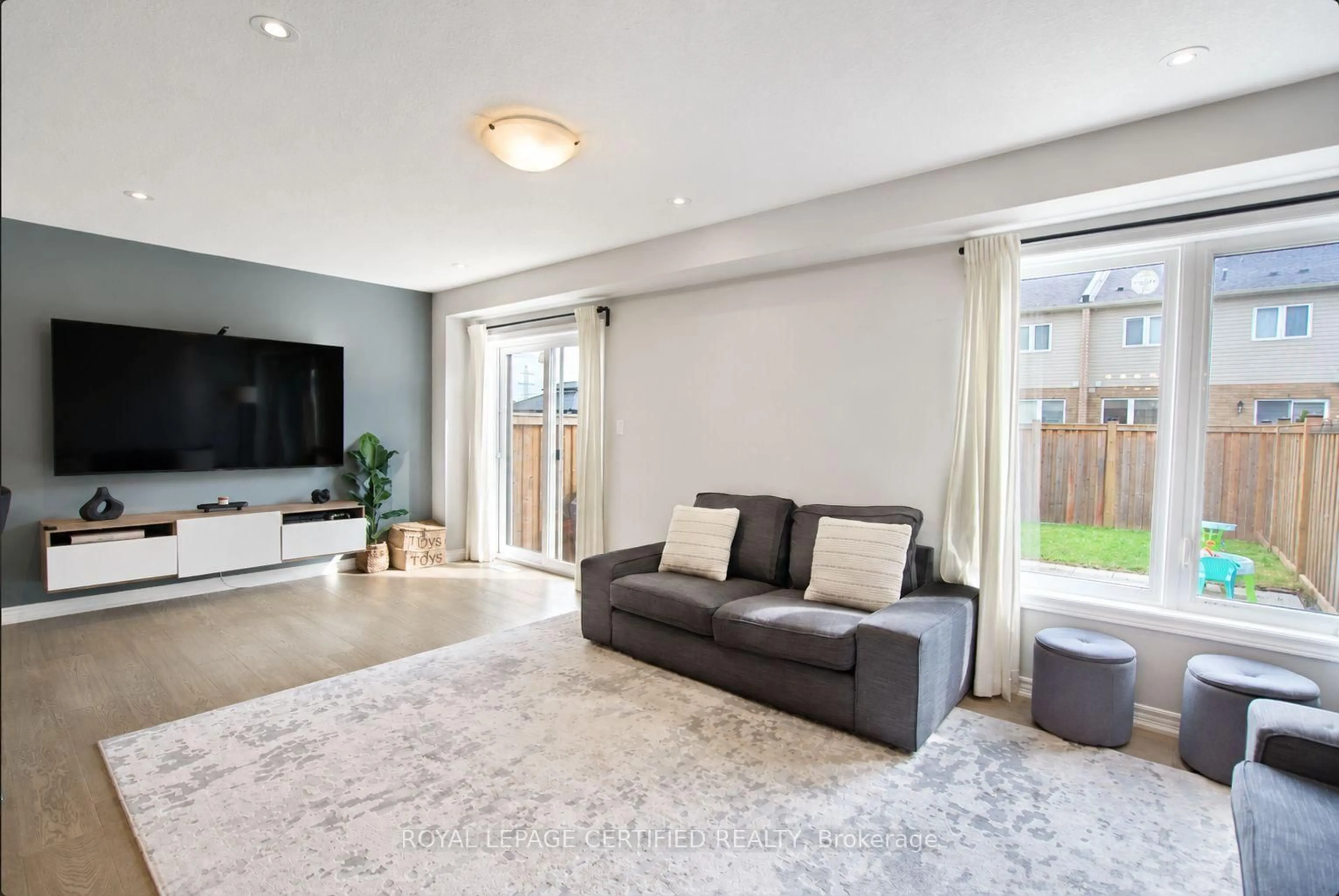 Living room with furniture, unknown for 5 Bethune Ave, Hamilton Ontario L0R 1P0