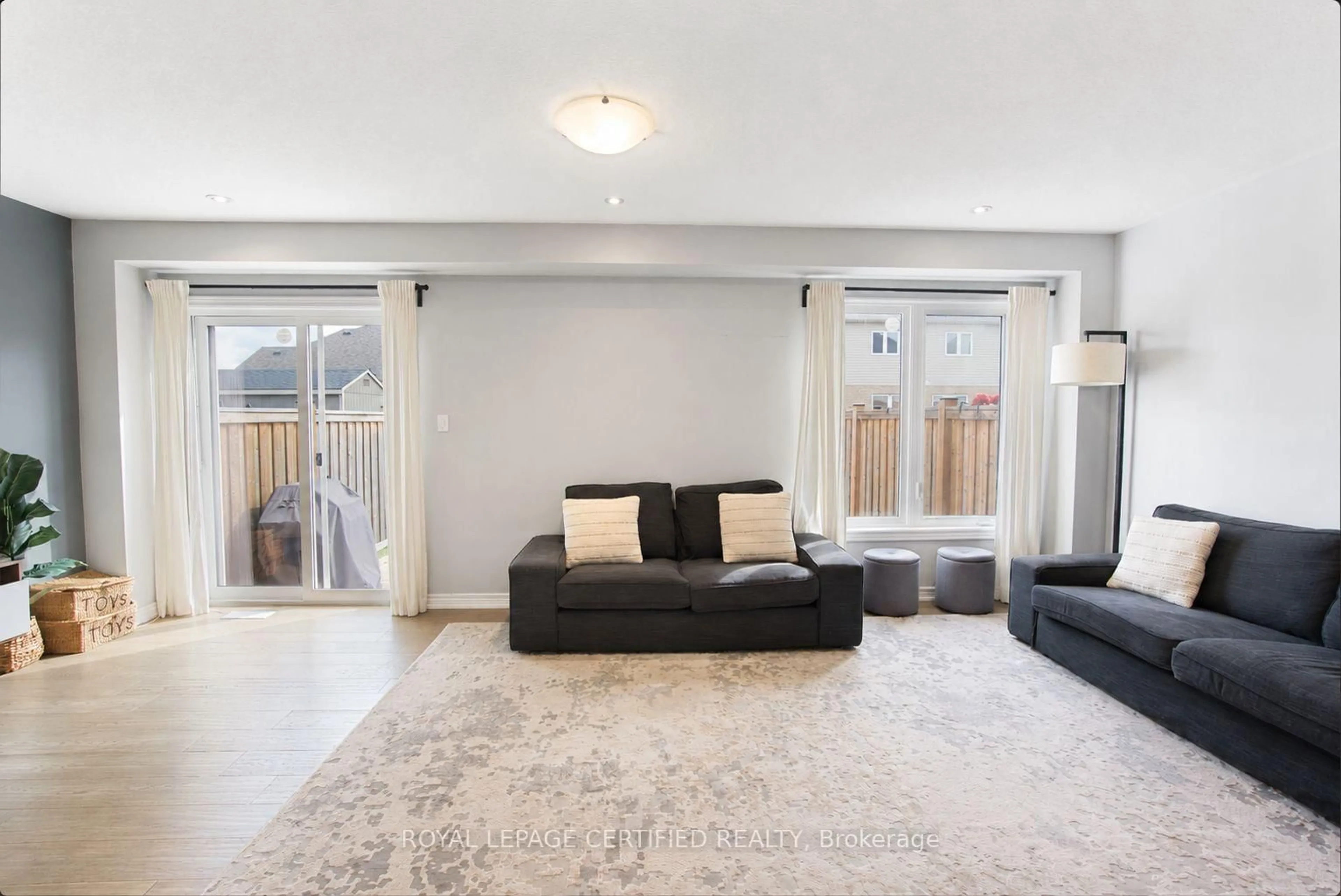 Living room with furniture, unknown for 5 Bethune Ave, Hamilton Ontario L0R 1P0