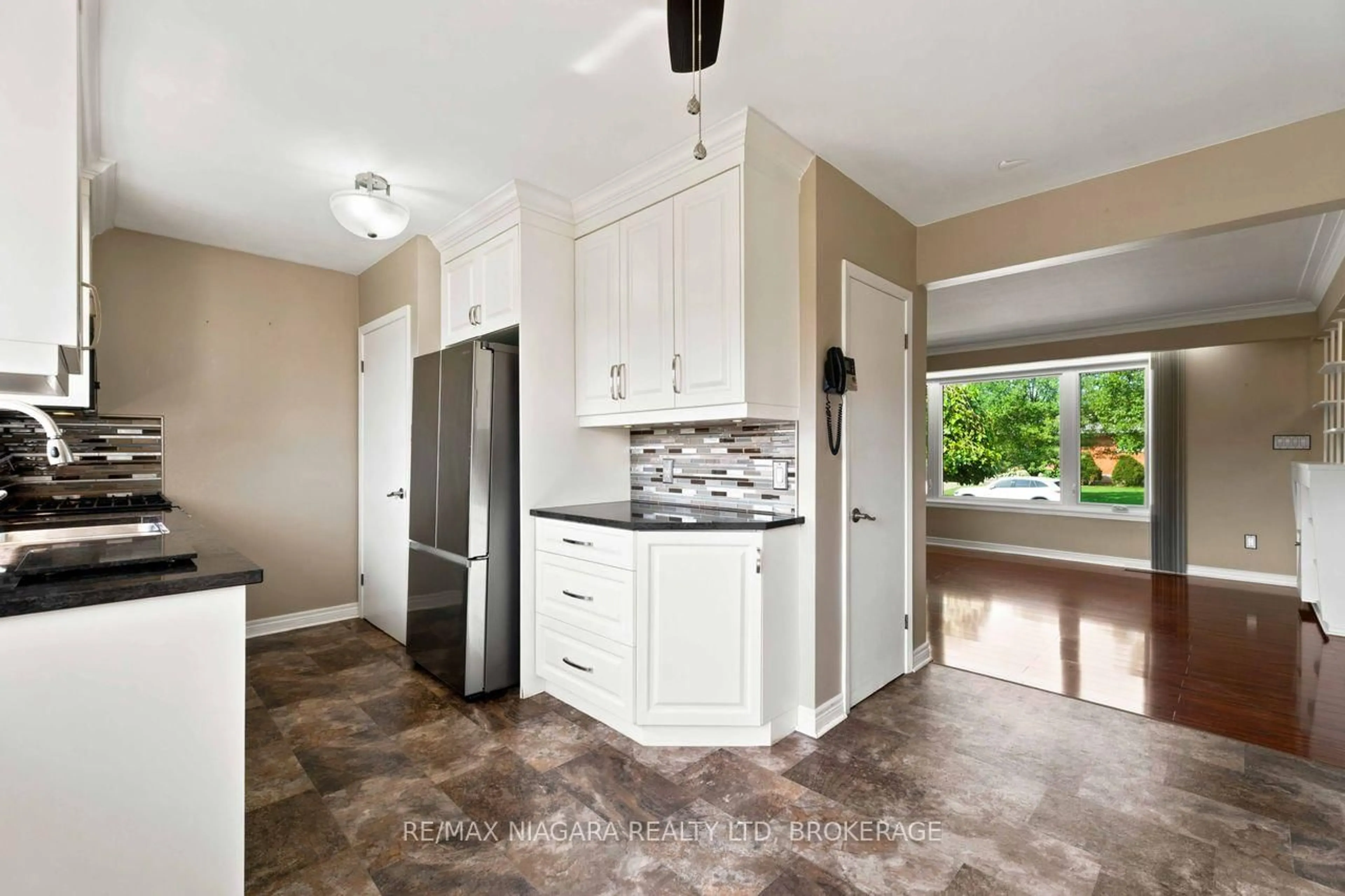 Open concept kitchen, ceramic/tile floor for 19 Hughes Ave, Welland Ontario L3B 1M4