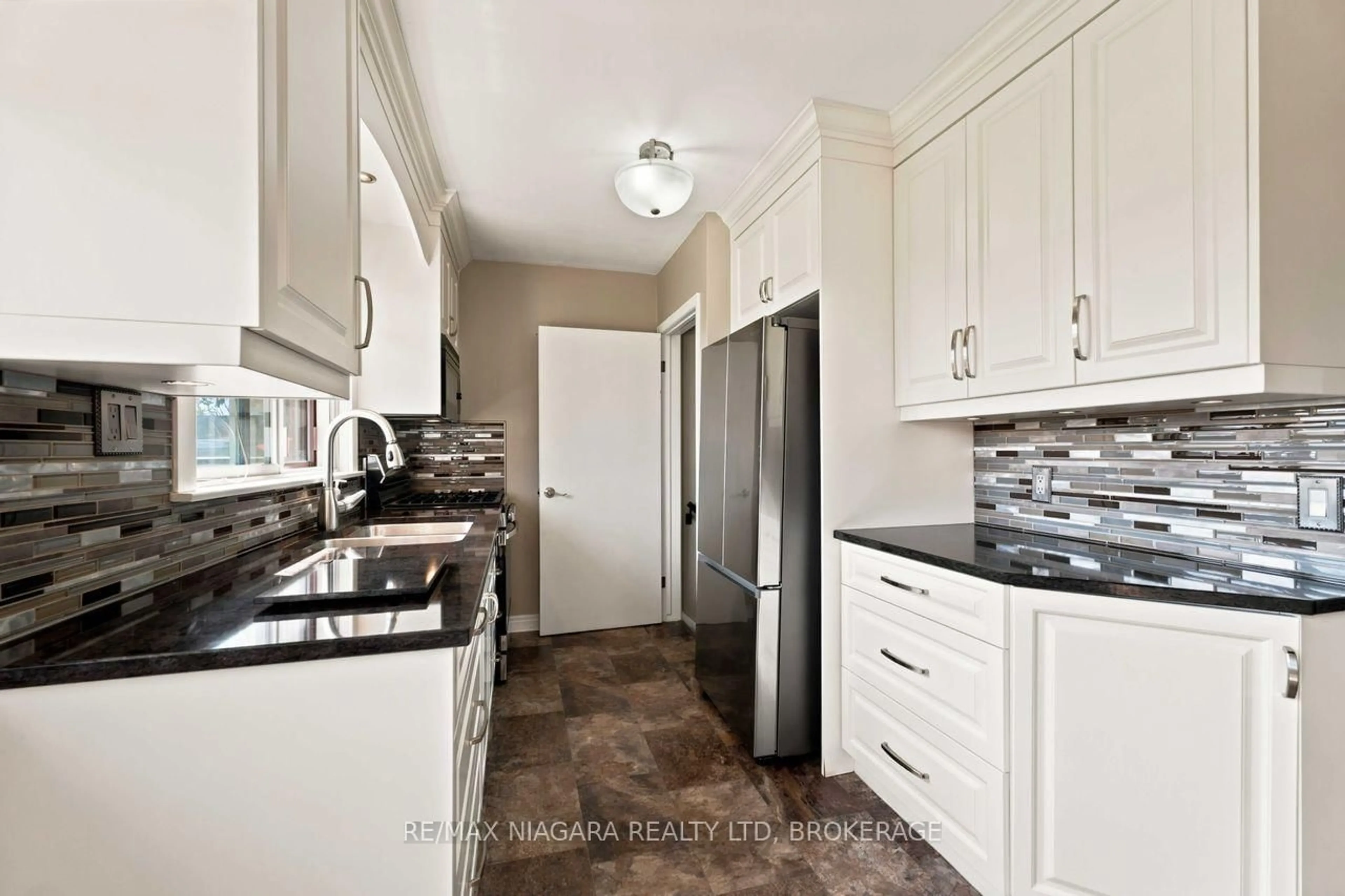 Standard kitchen, ceramic/tile floor for 19 Hughes Ave, Welland Ontario L3B 1M4