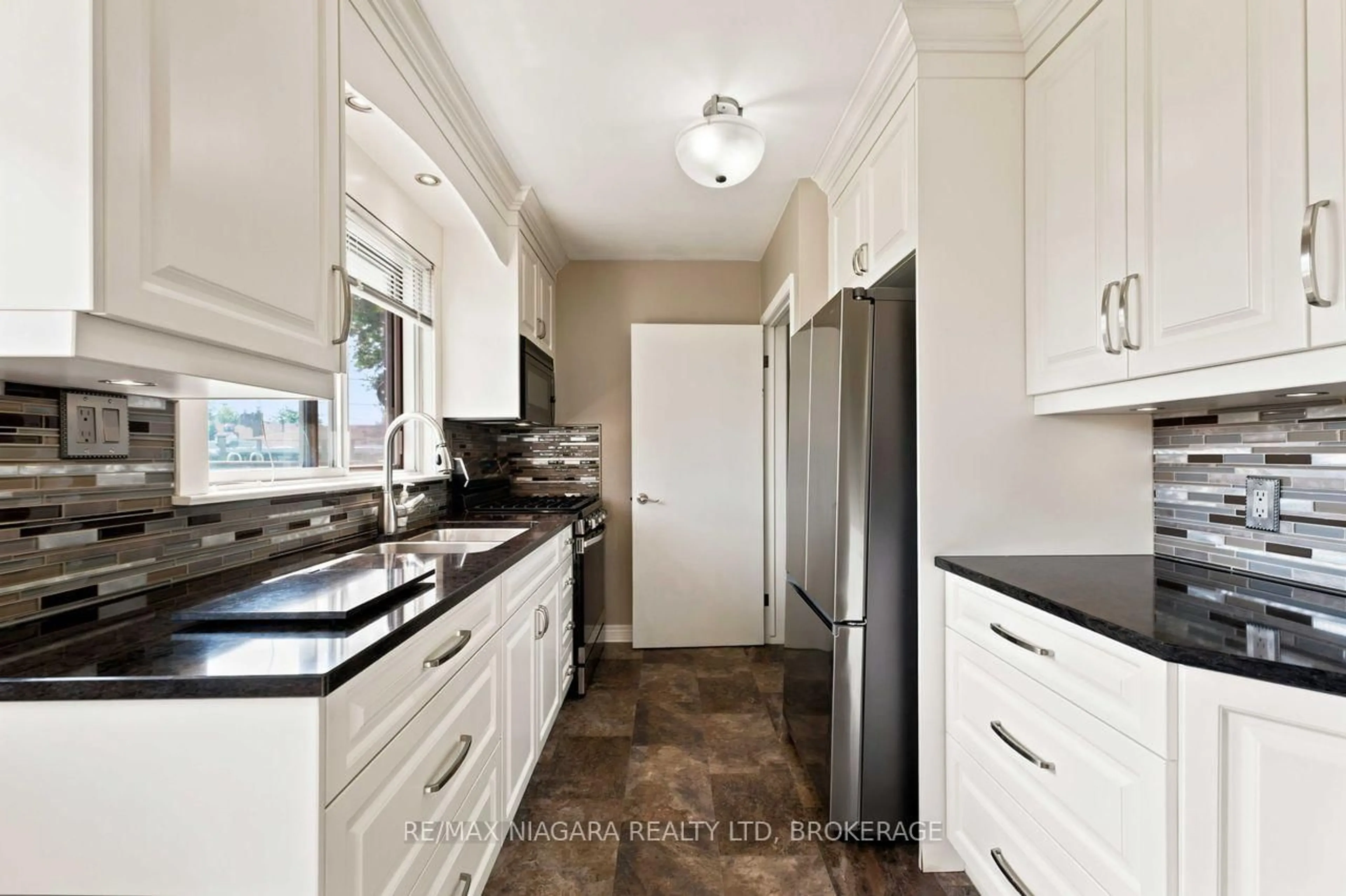 Standard kitchen, ceramic/tile floor for 19 Hughes Ave, Welland Ontario L3B 1M4