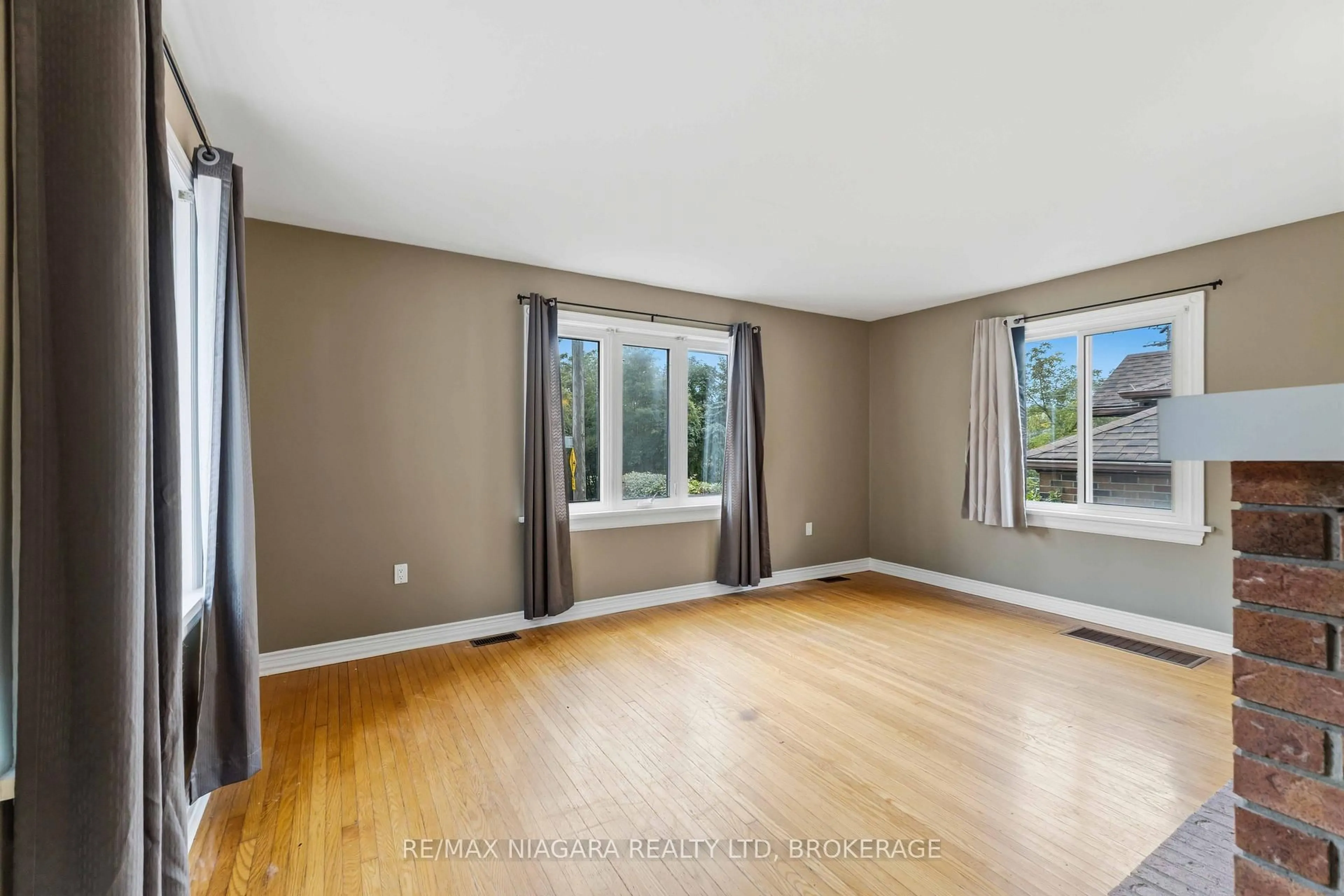 A pic of a room for 24 Welland Vale Rd, St. Catharines Ontario L2R 2L6