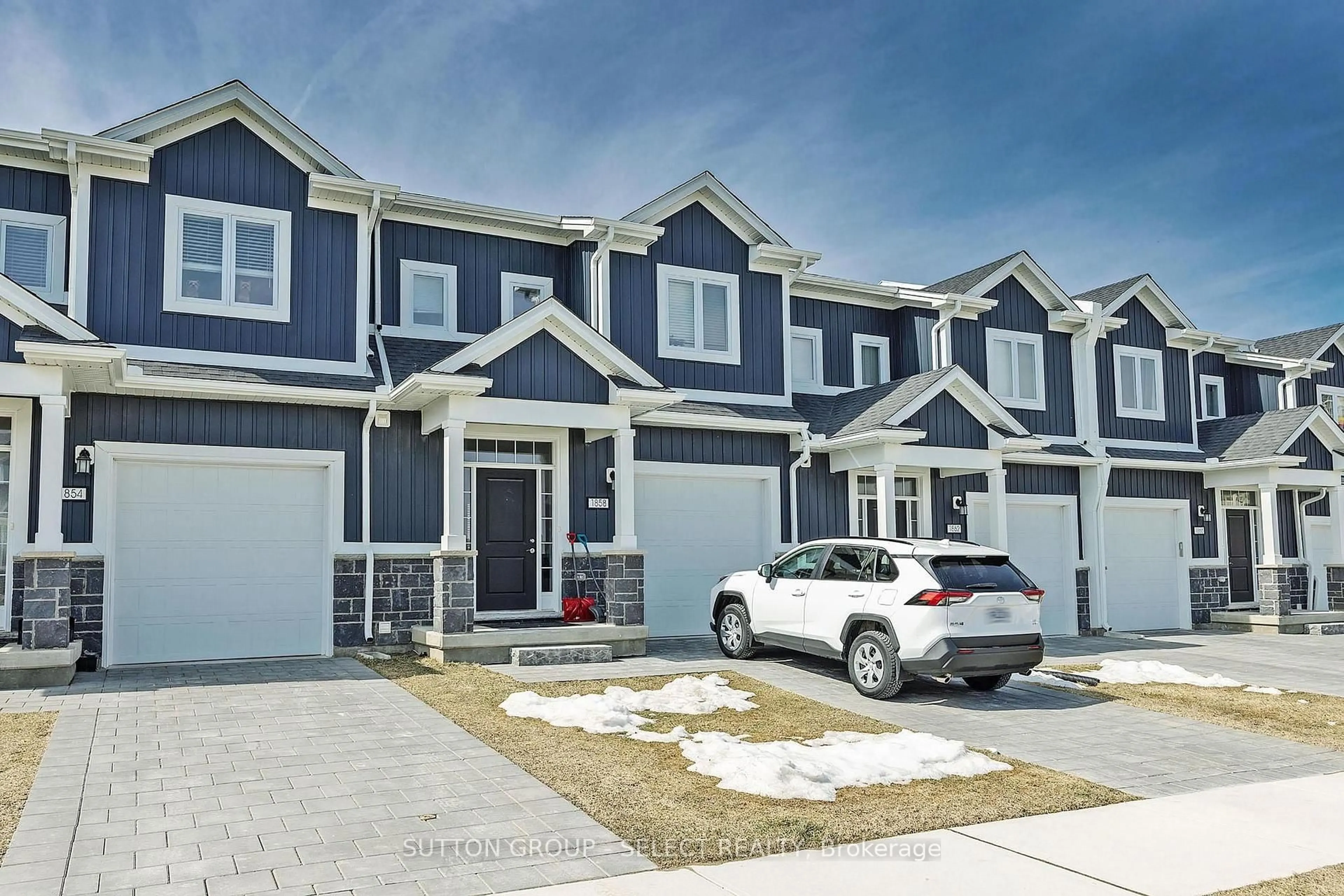 Home with vinyl exterior material, street for 1606 Noah Bend, London North Ontario N3B 2Z1