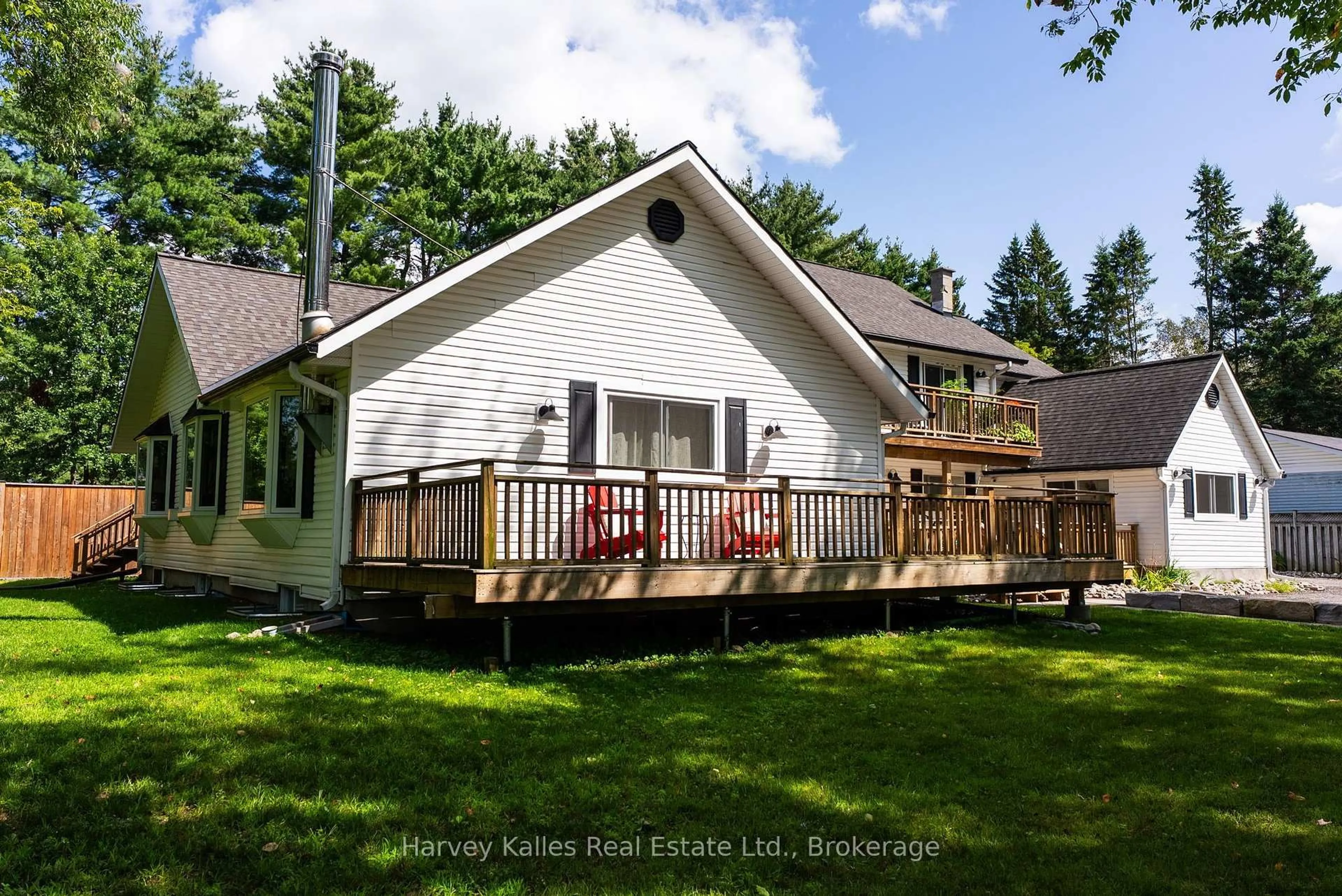 Home with vinyl exterior material, unknown for 99 Spencer St, Bracebridge Ontario P1L 1C4