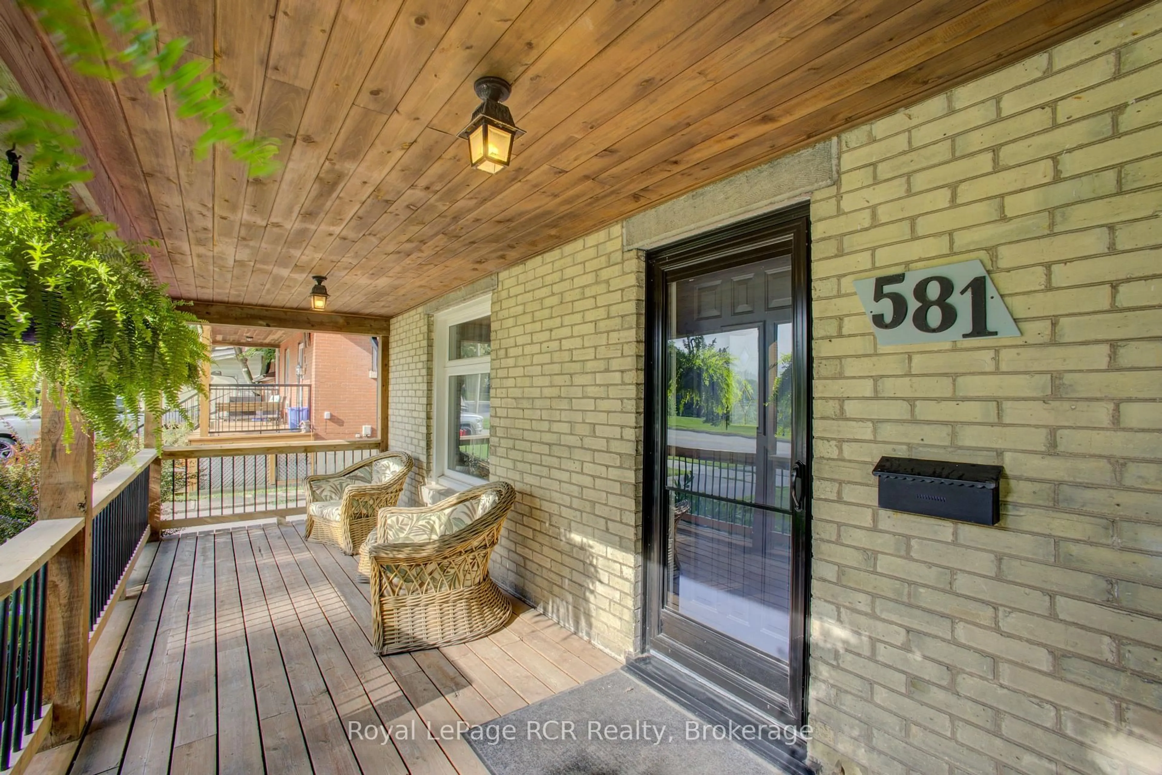 Indoor entryway for 581 St Andrew St, Centre Wellington Ontario N1M 1P4