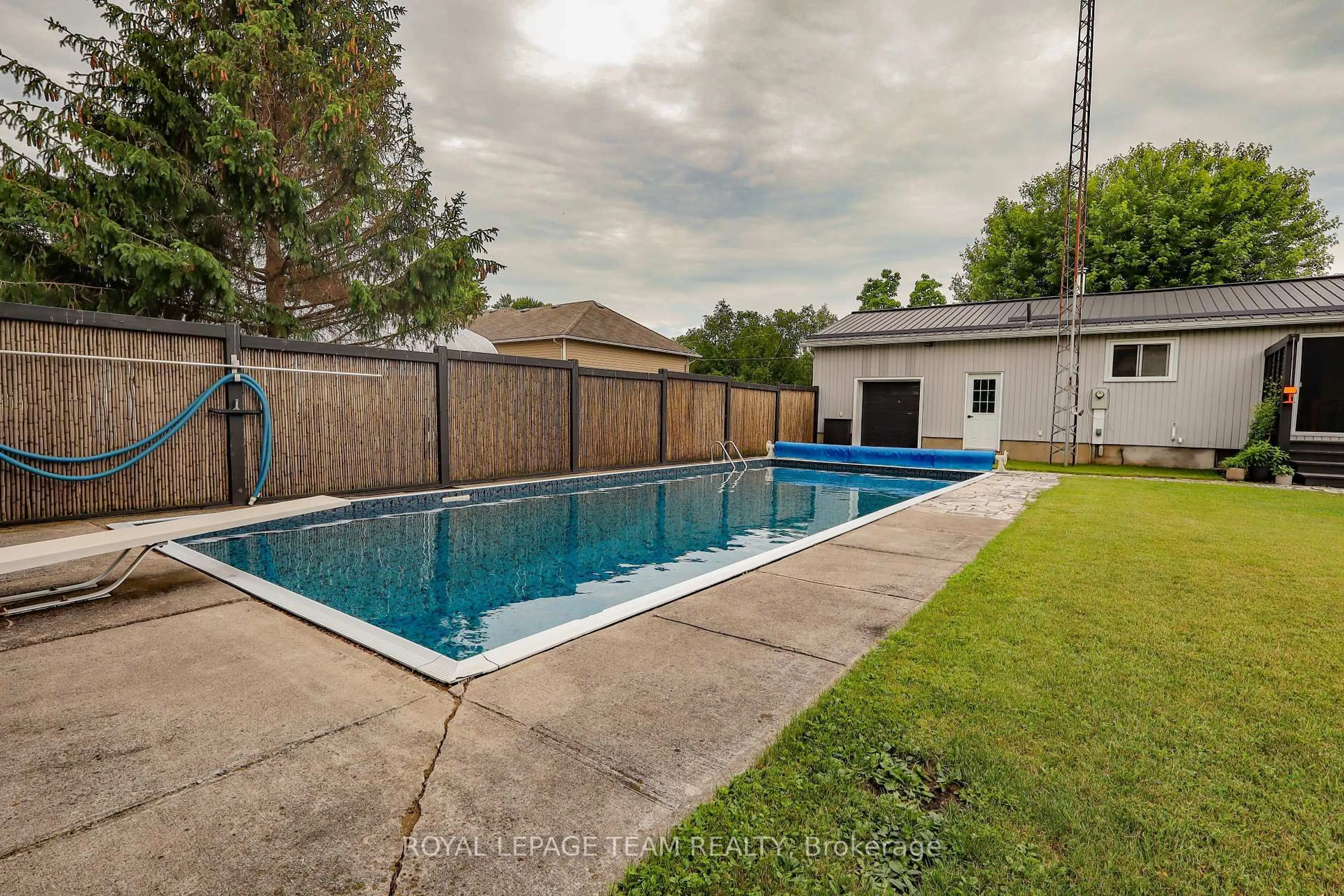 Pool for 3041 Bridge St, North Dundas Ontario K0E 1W0