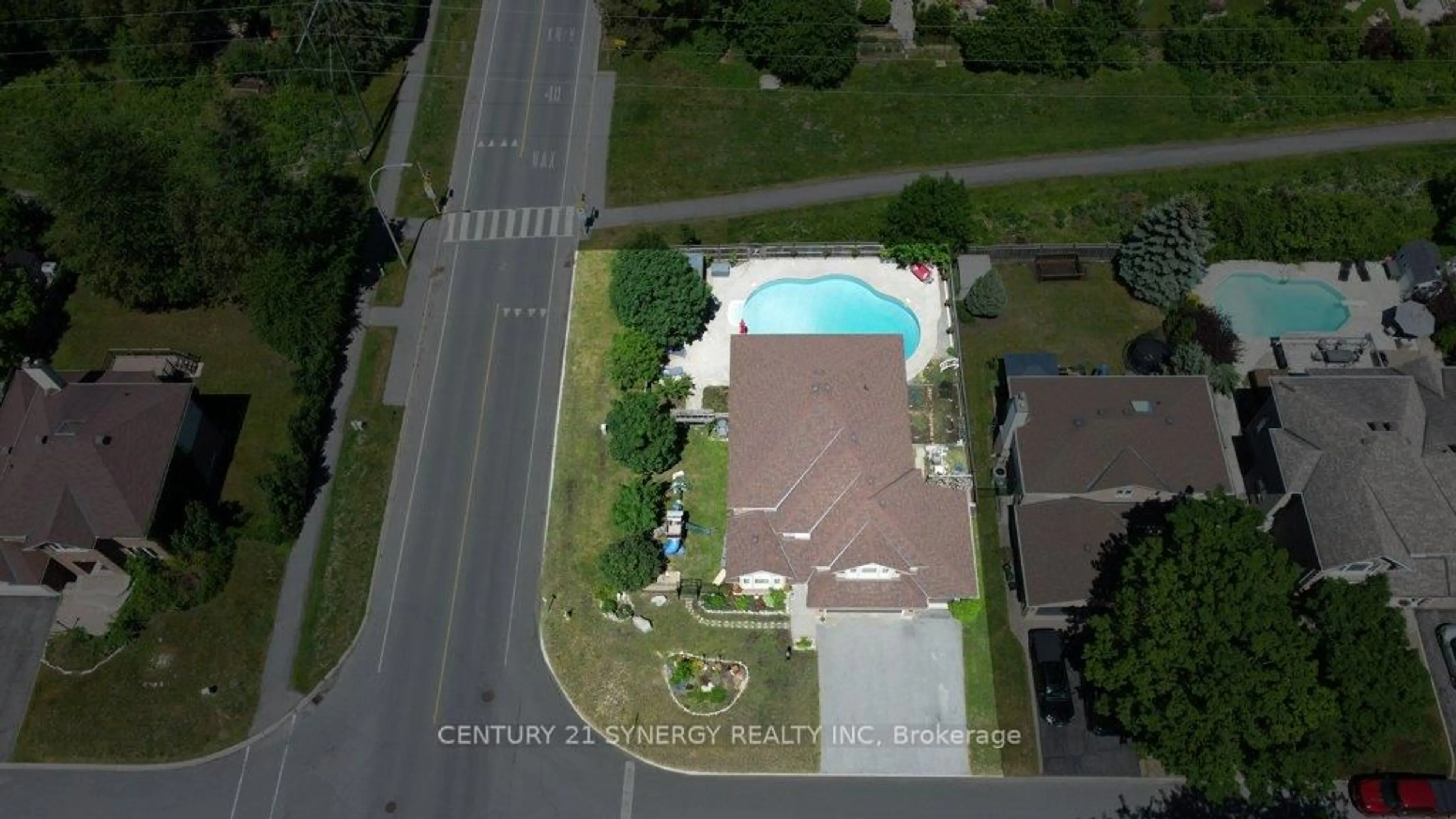 A pic from outside/outdoor area/front of a property/back of a property/a pic from drone, street for 37 Windfield Cres, Ottawa Ontario K2M 2B7